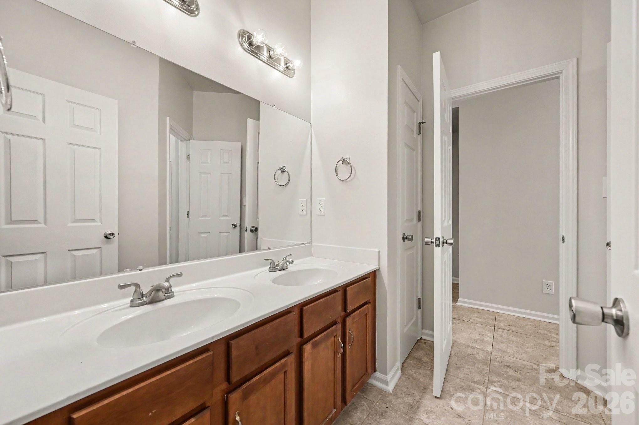 400 Amersham Lane Property Photo 18