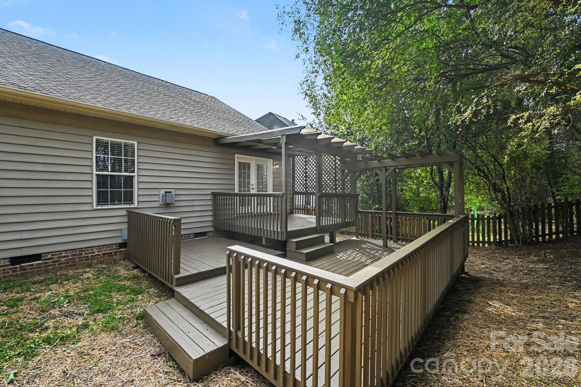 400 Amersham Lane Property Photo 23