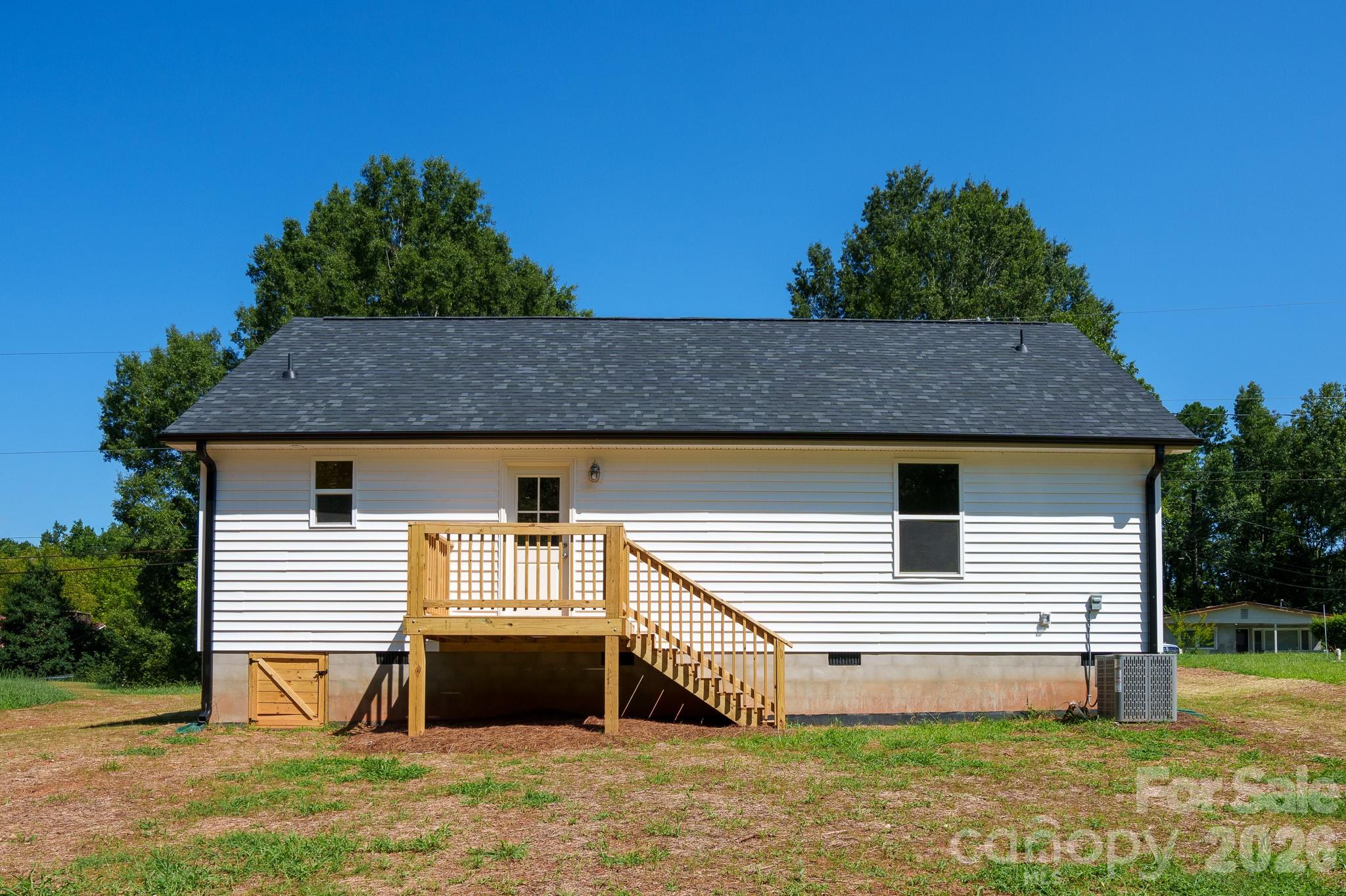 409 Queens Road Property Photo 5