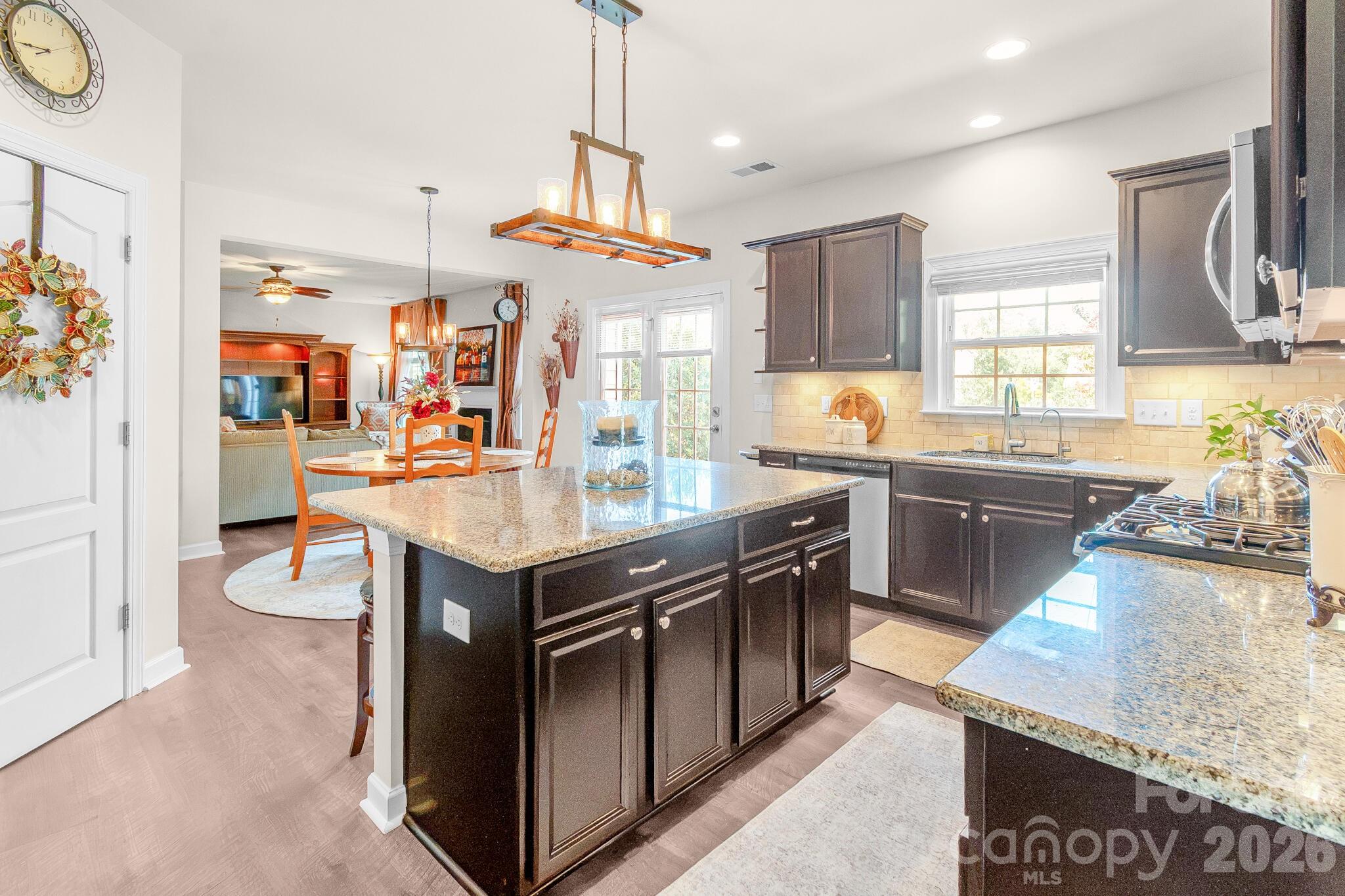 2083 Topaz Plaza Property Photo 14