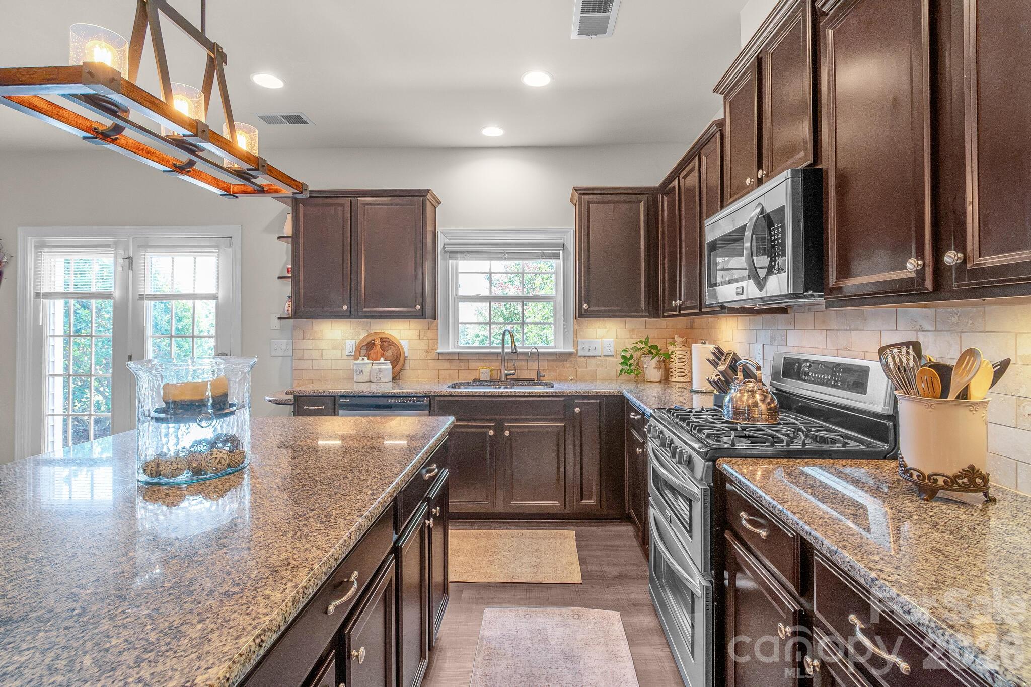 2083 Topaz Plaza Property Photo 15