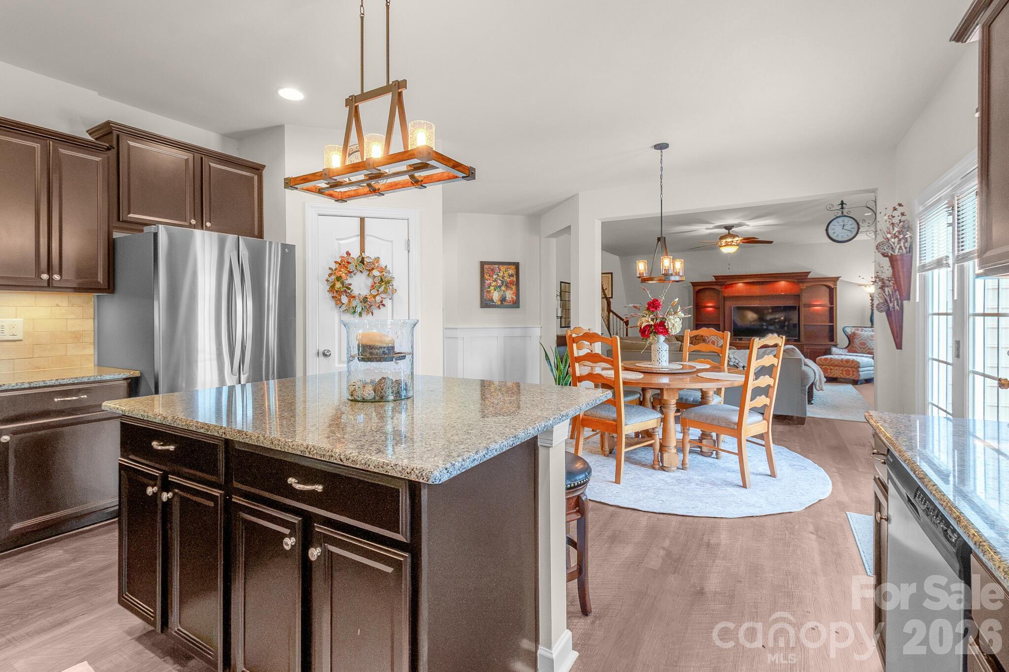 2083 Topaz Plaza Property Photo 18