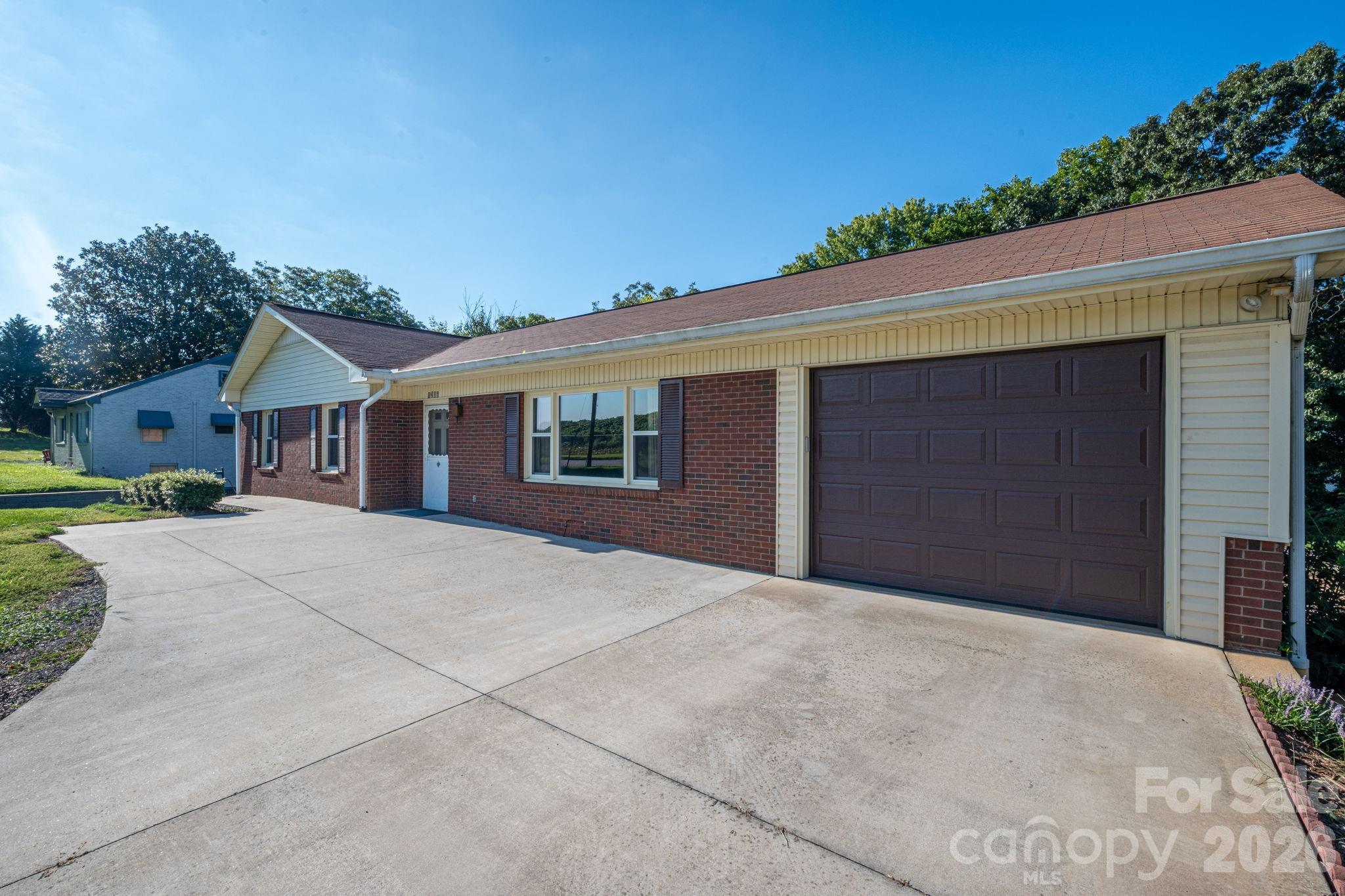 1306 11th Avenue Property Photo 3
