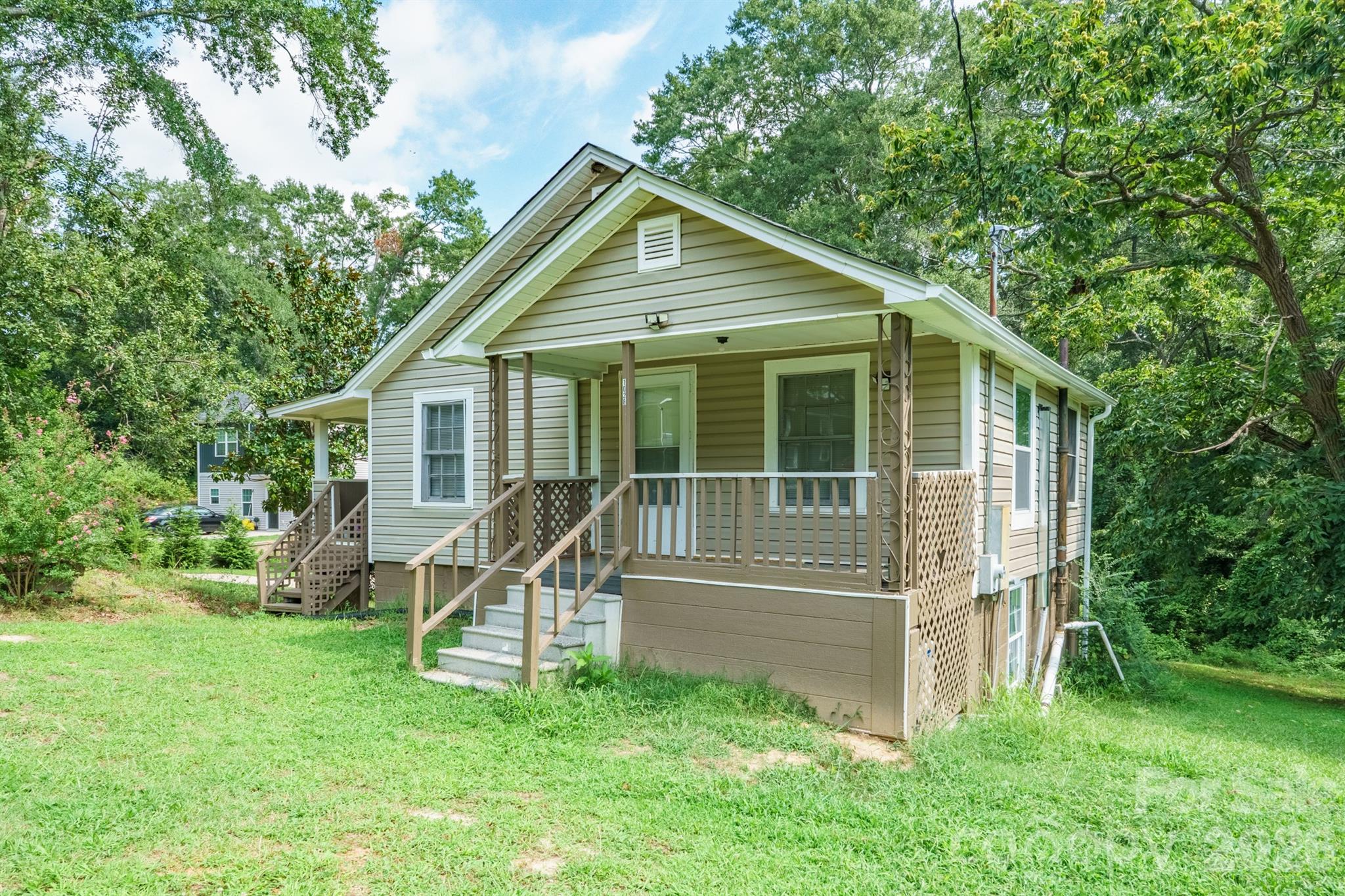 1028 East Drive Property Photo 1
