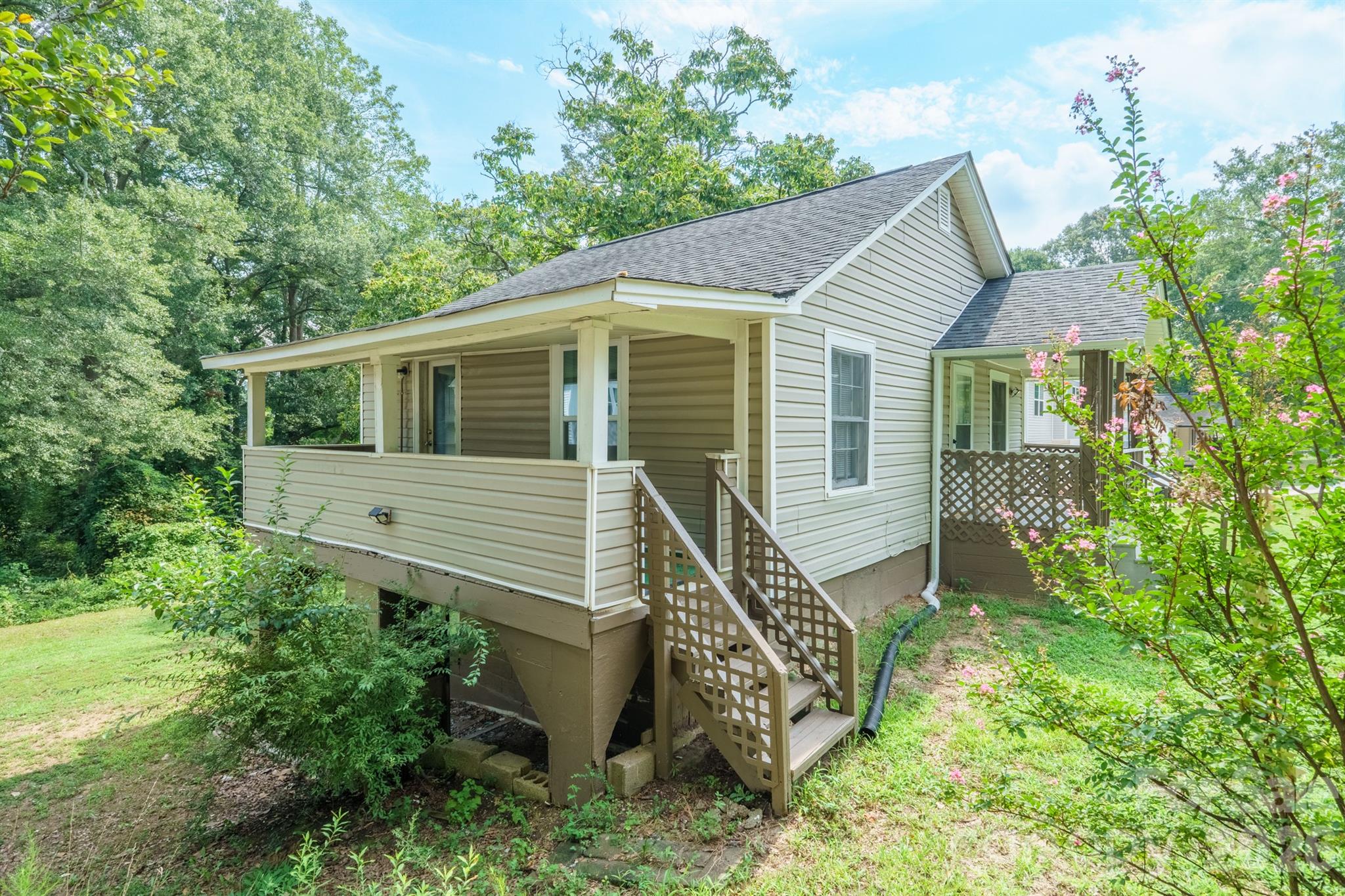 1028 East Drive Property Photo 2