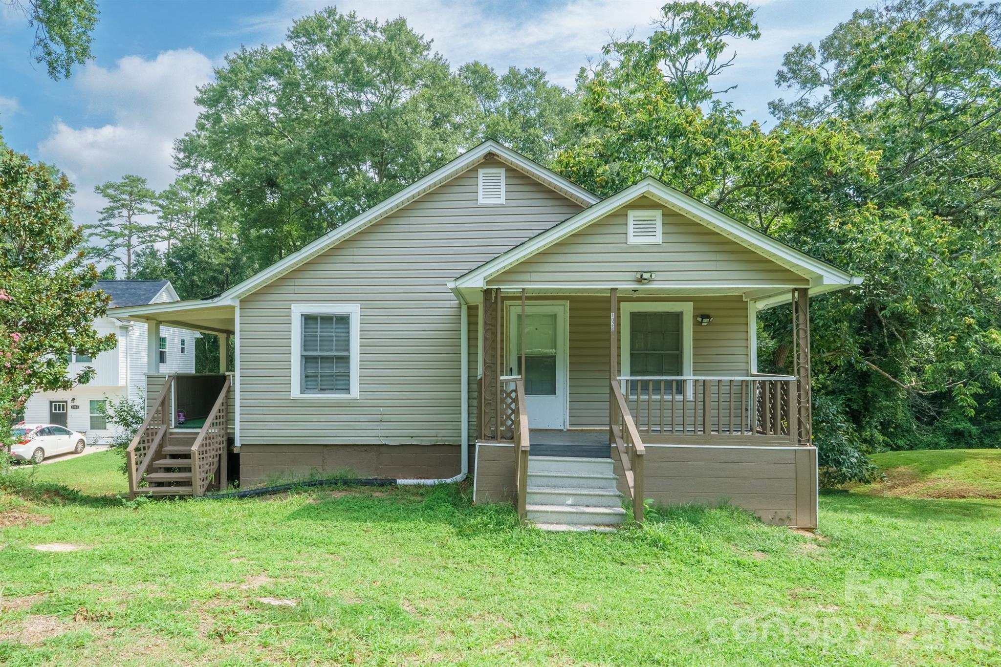 1028 East Drive Property Photo 4