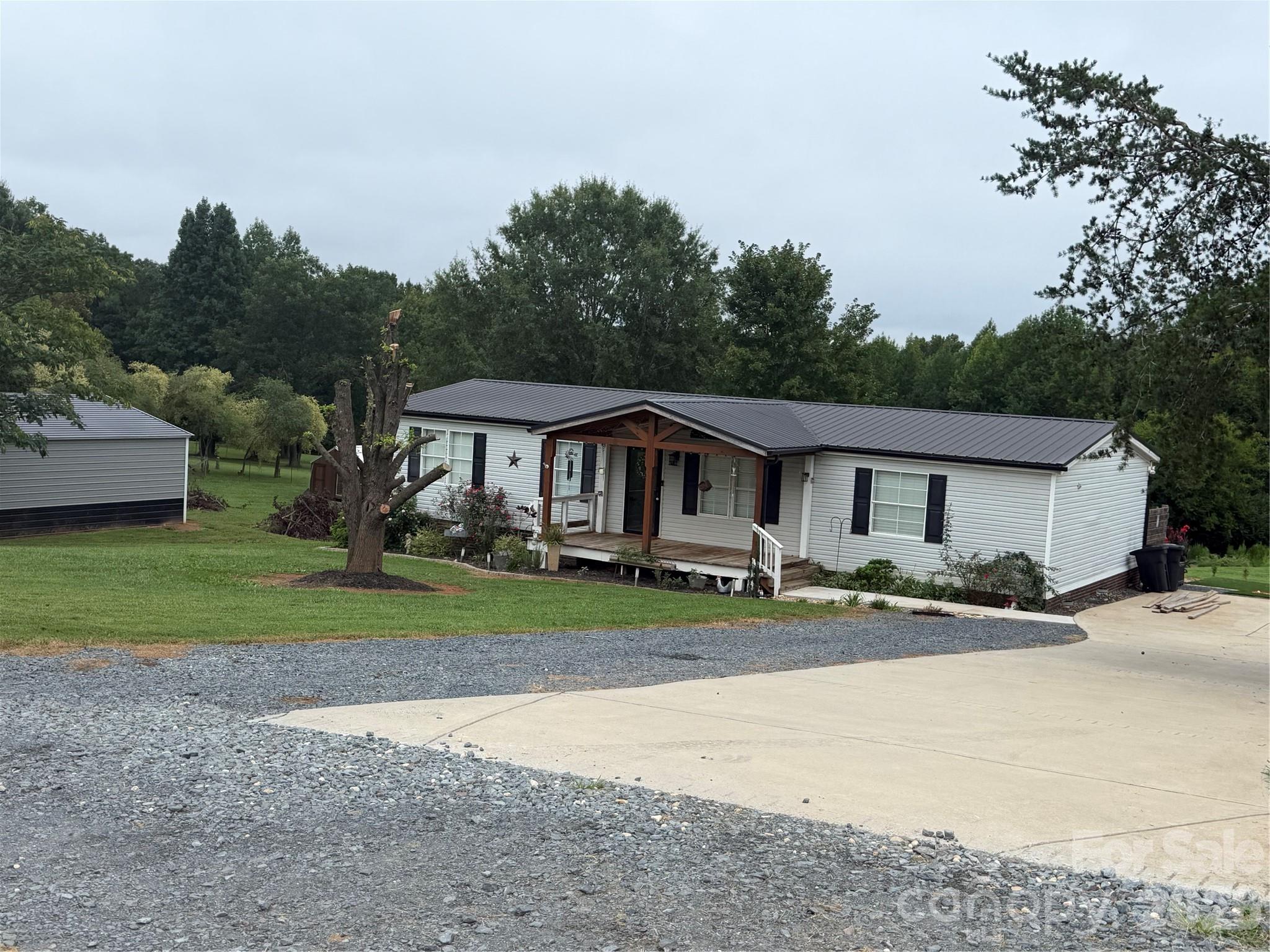 26434 Wayne Drive Property Photo 3