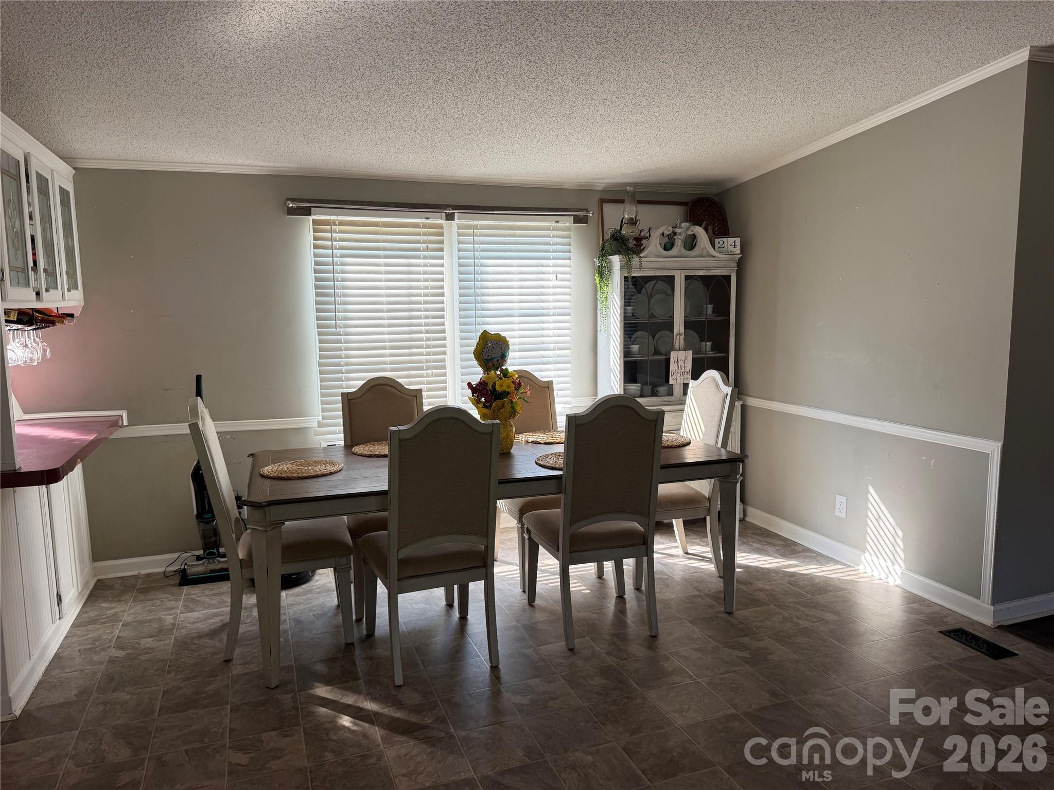 26434 Wayne Drive Property Photo 9