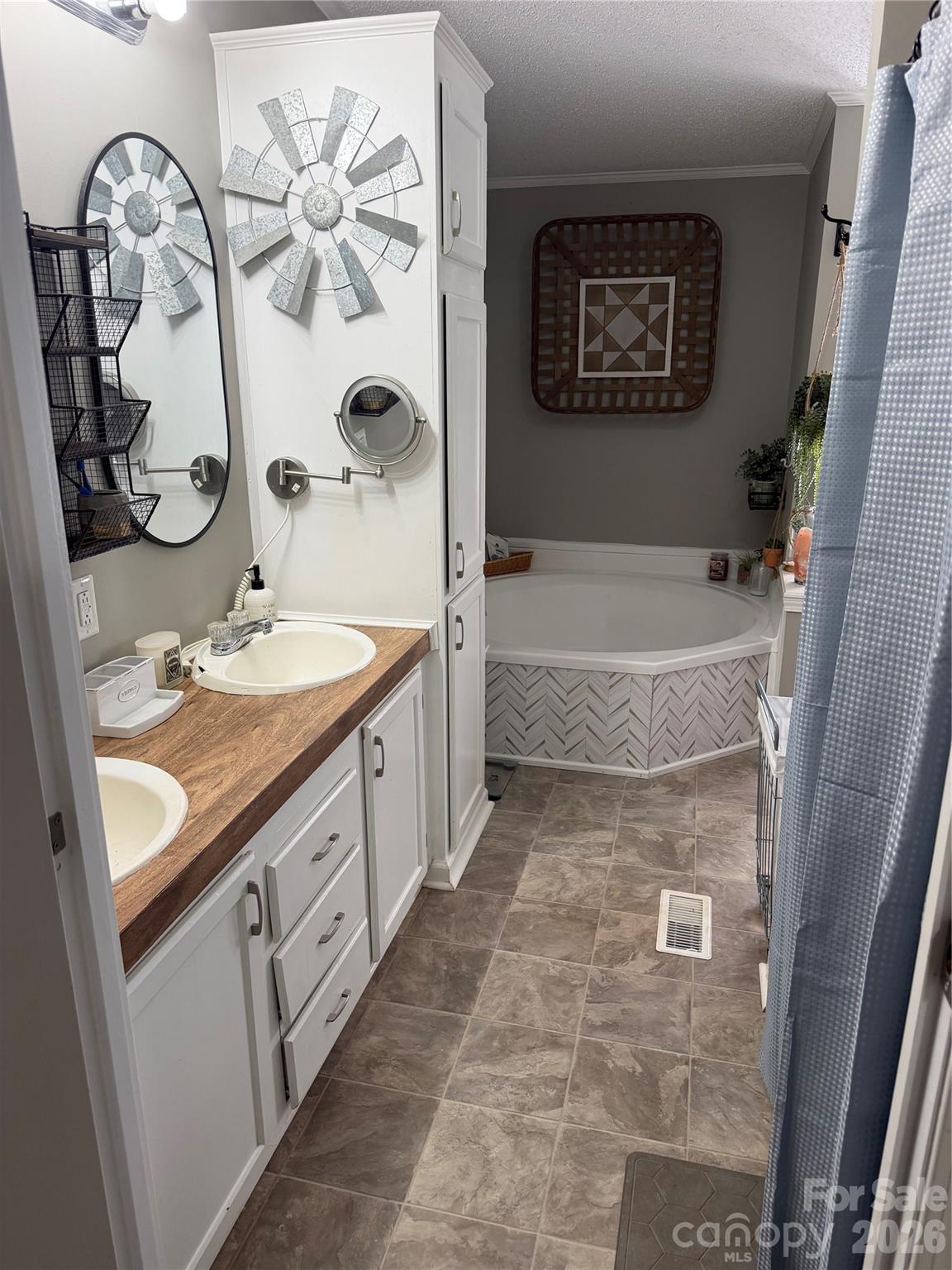 26434 Wayne Drive Property Photo 15