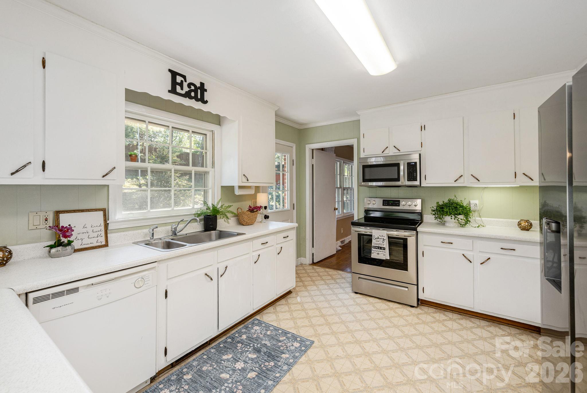 224 Lyndale Road Property Photo 2