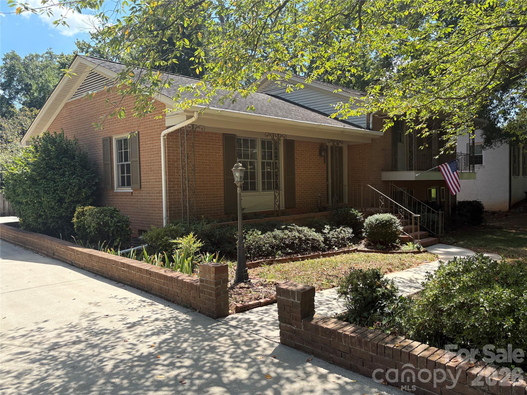 1215 Brockton Lane Property Photo 2