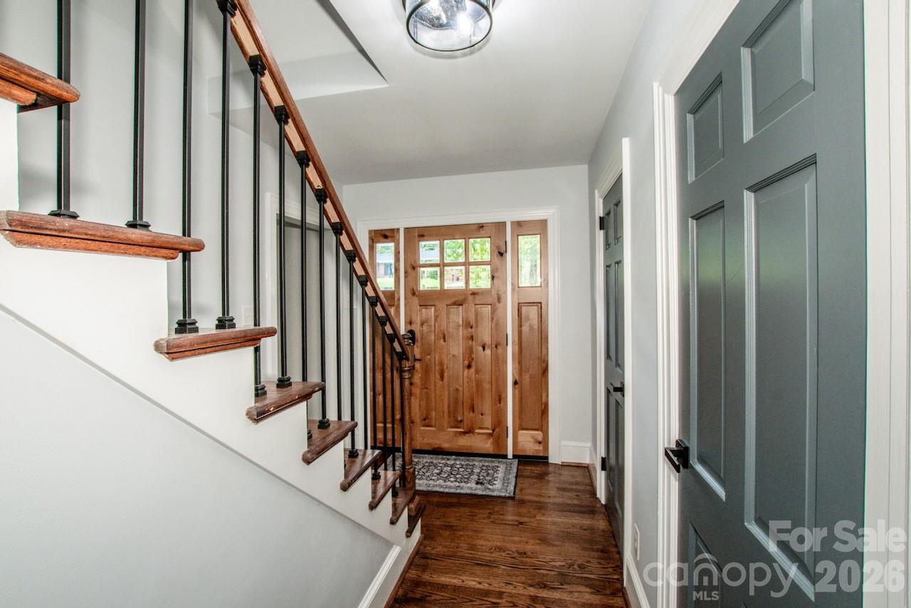 476 Summit Avenue Property Photo 3