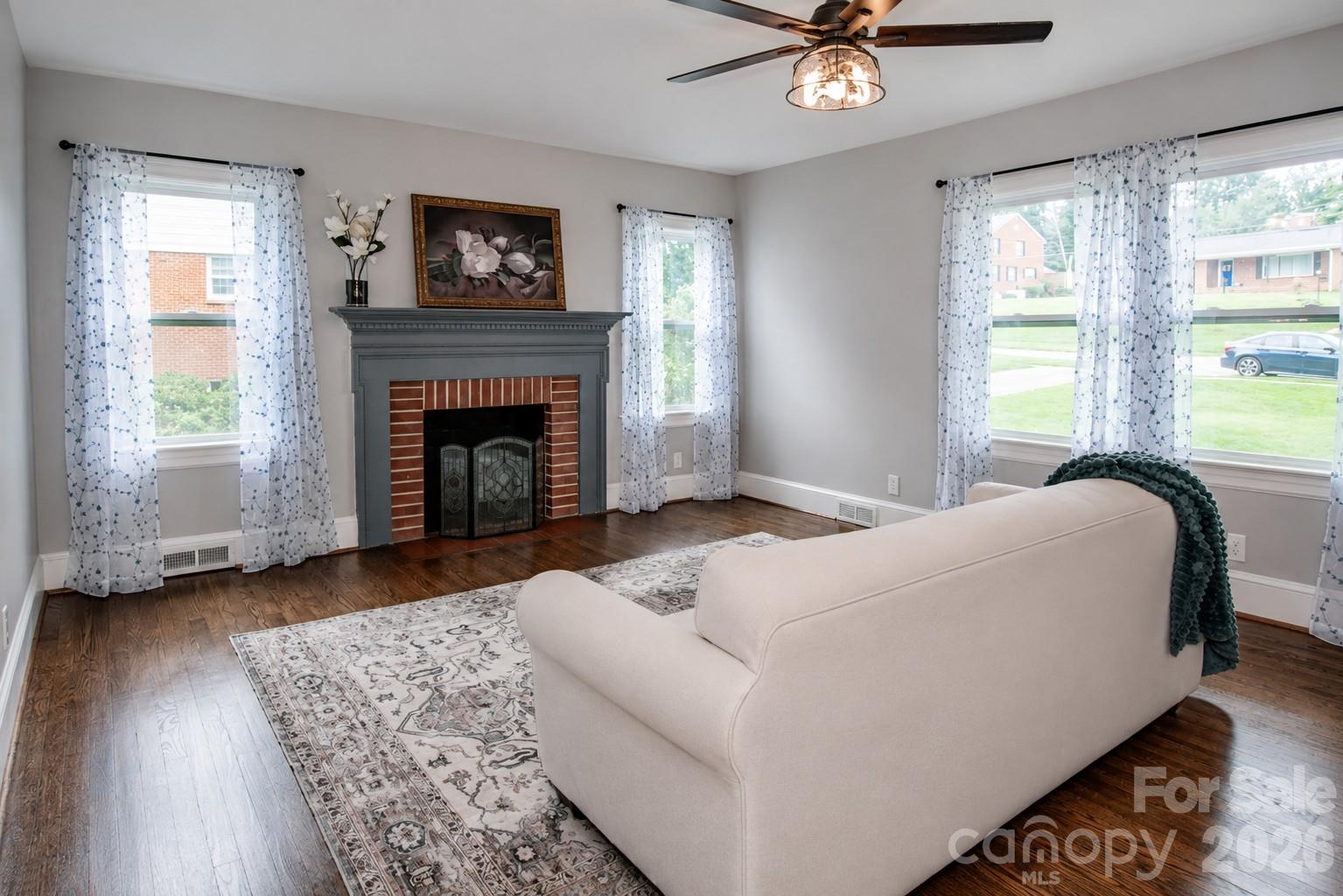 476 Summit Avenue Property Photo 4