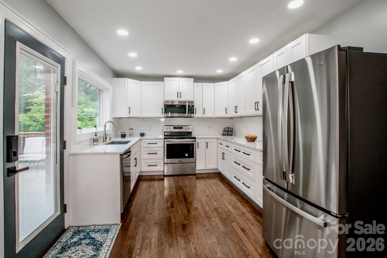 476 Summit Avenue Property Photo 8