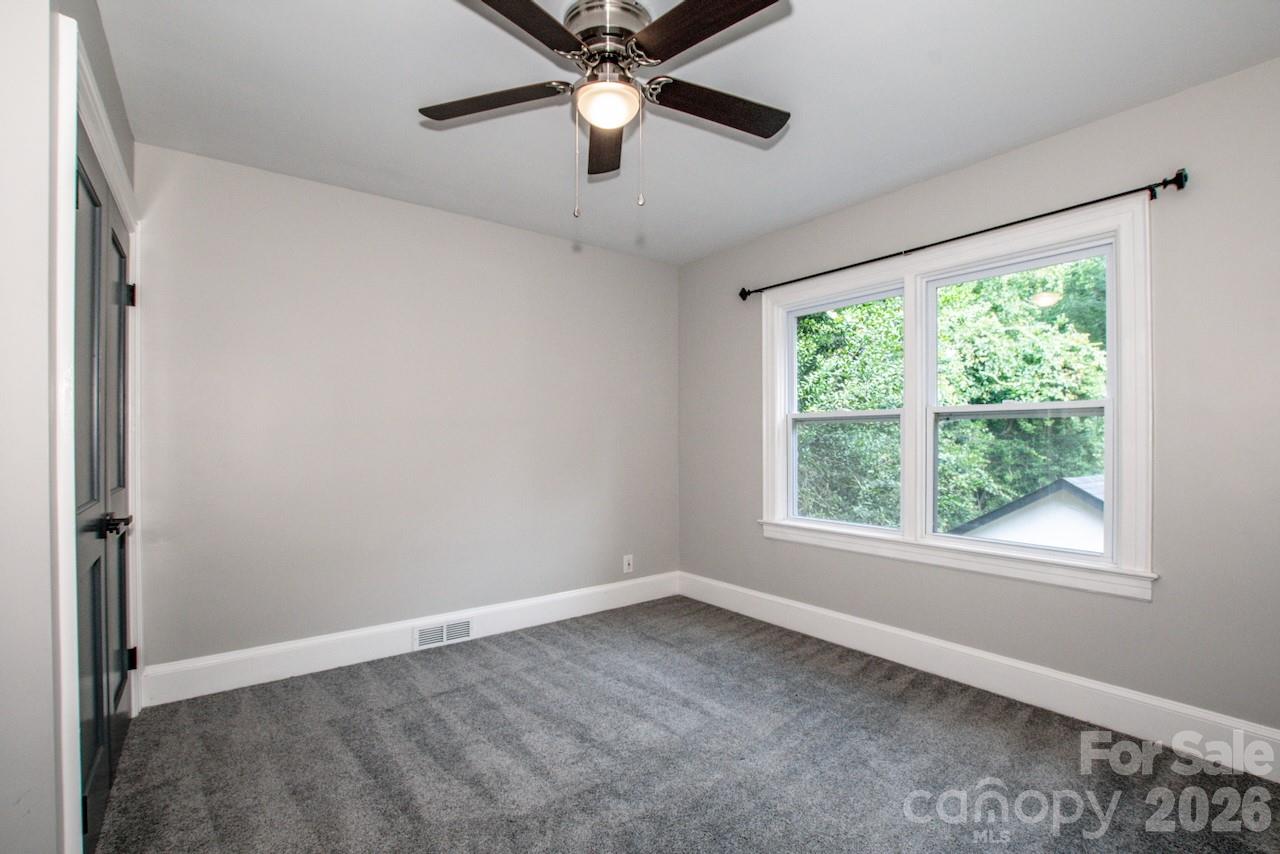 476 Summit Avenue Property Photo 14