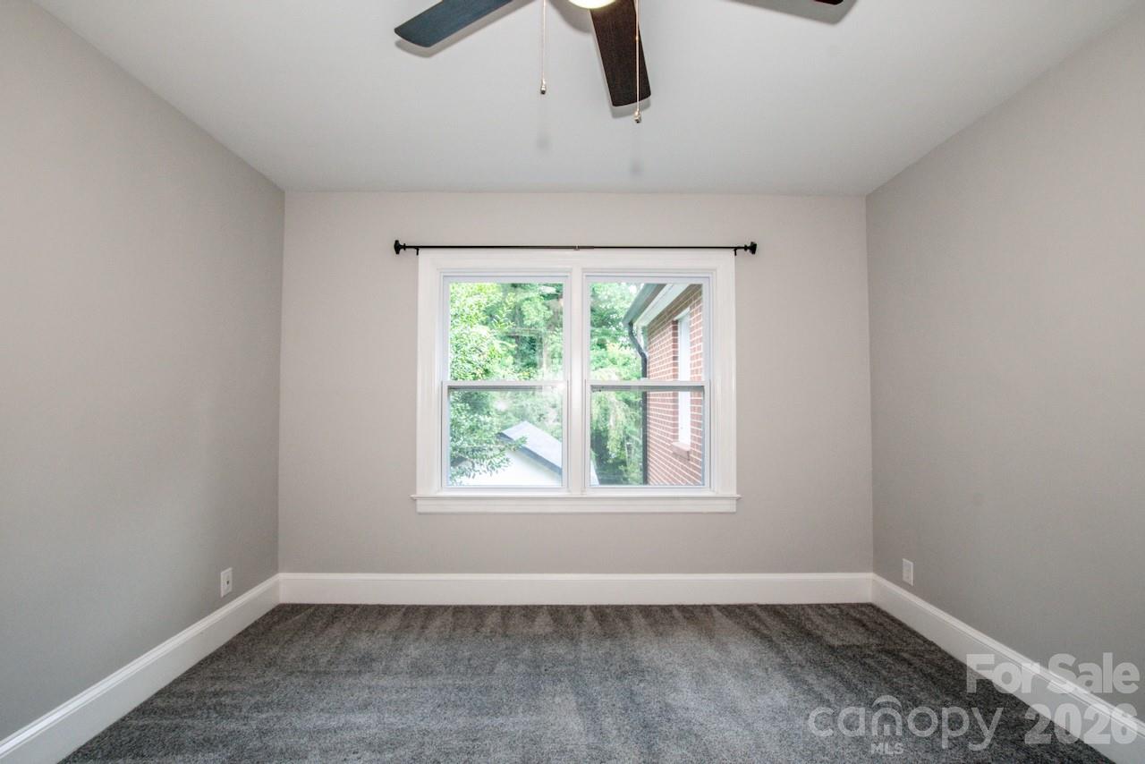 476 Summit Avenue Property Photo 15