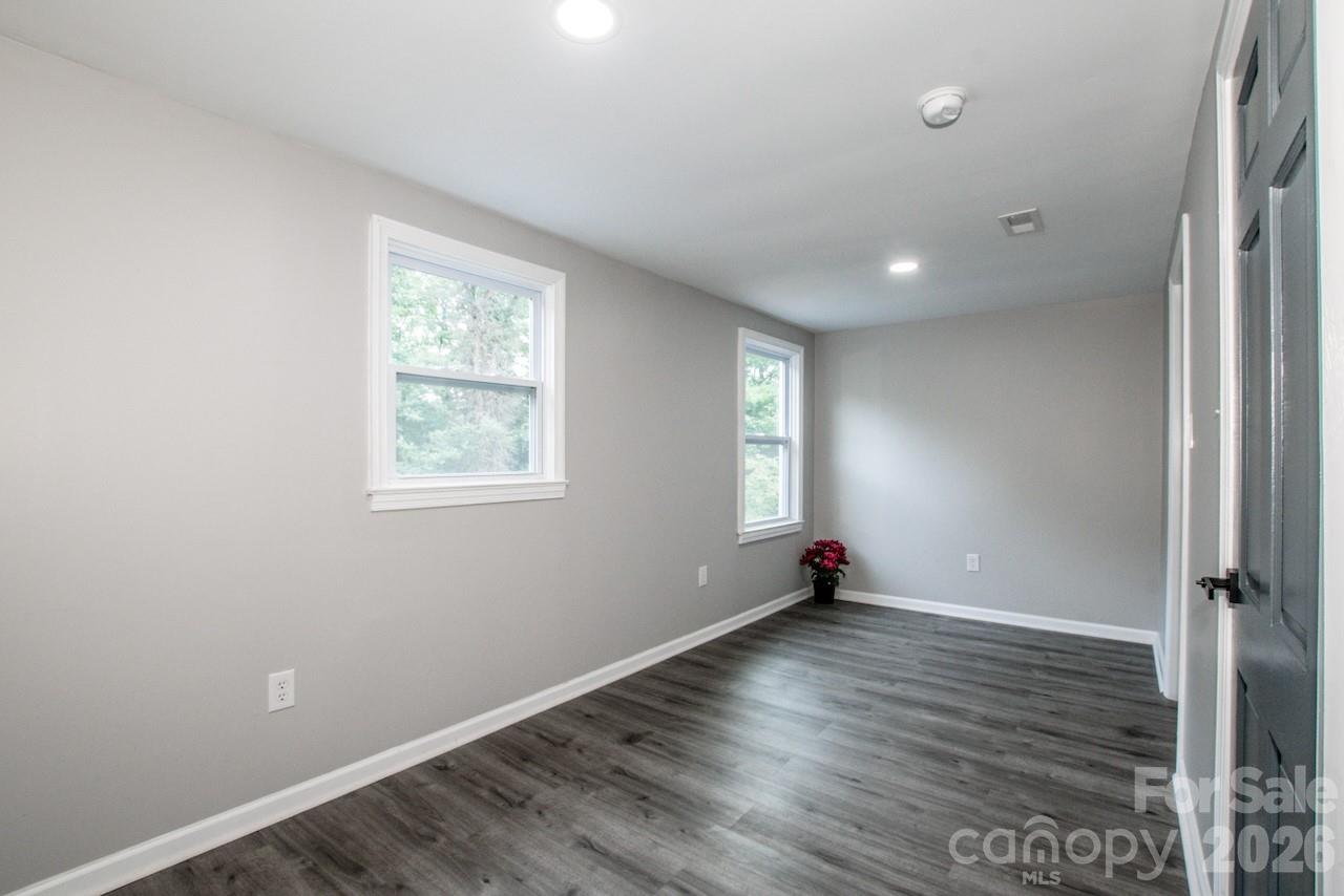 476 Summit Avenue Property Photo 19