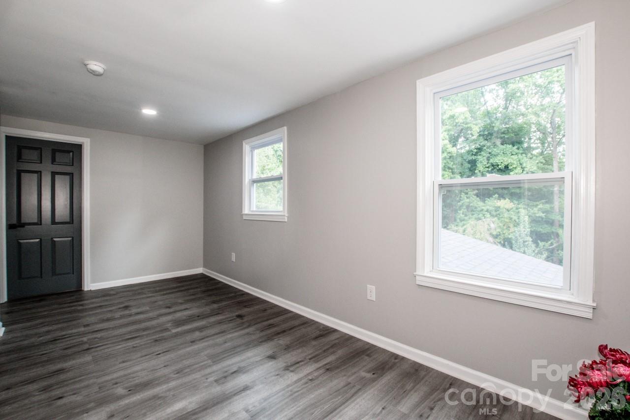 476 Summit Avenue Property Photo 20