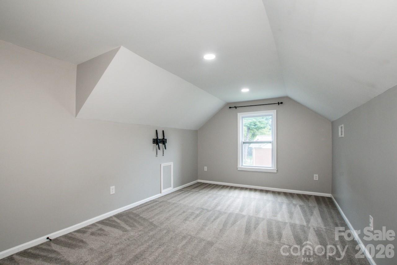 476 Summit Avenue Property Photo 21