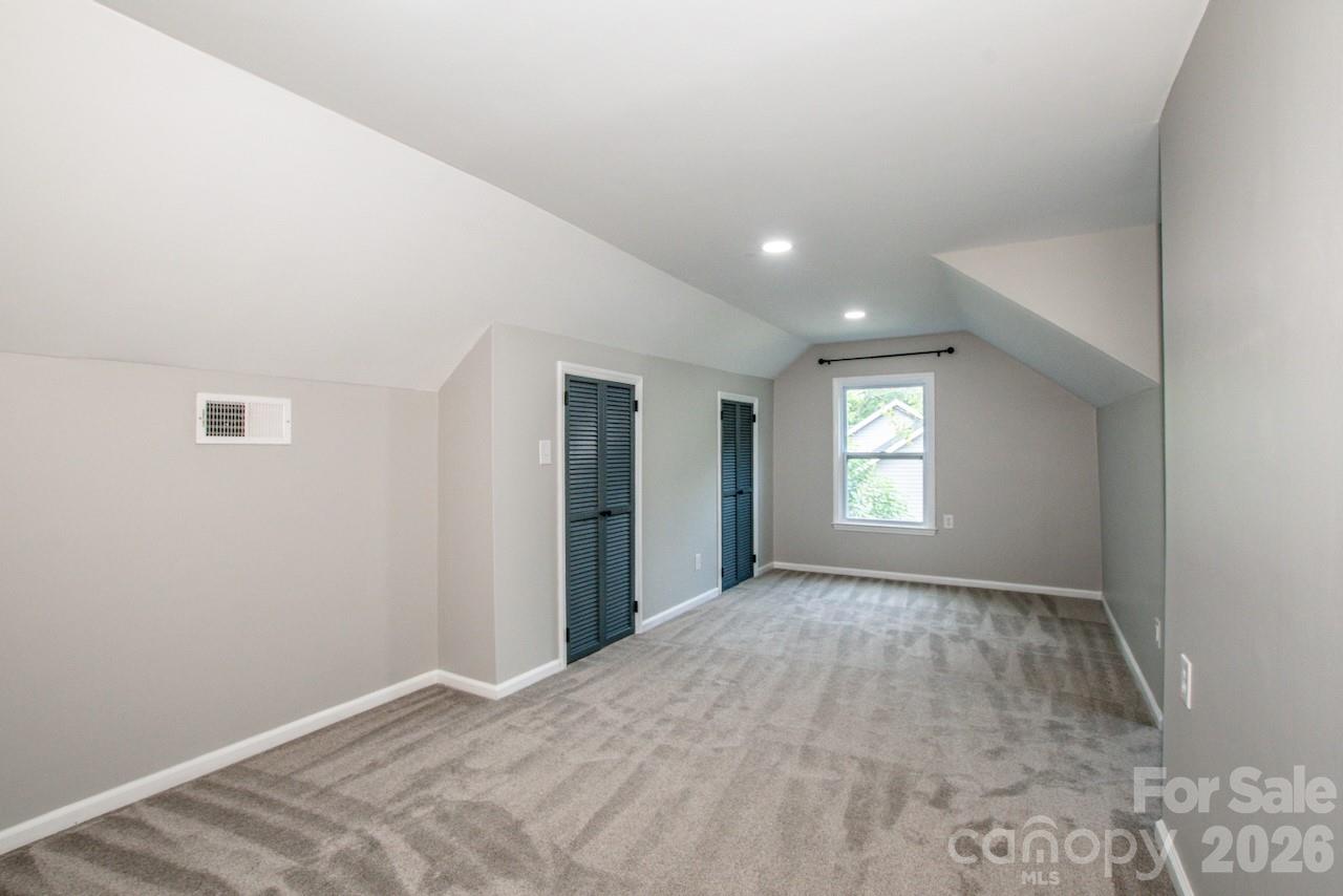 476 Summit Avenue Property Photo 23