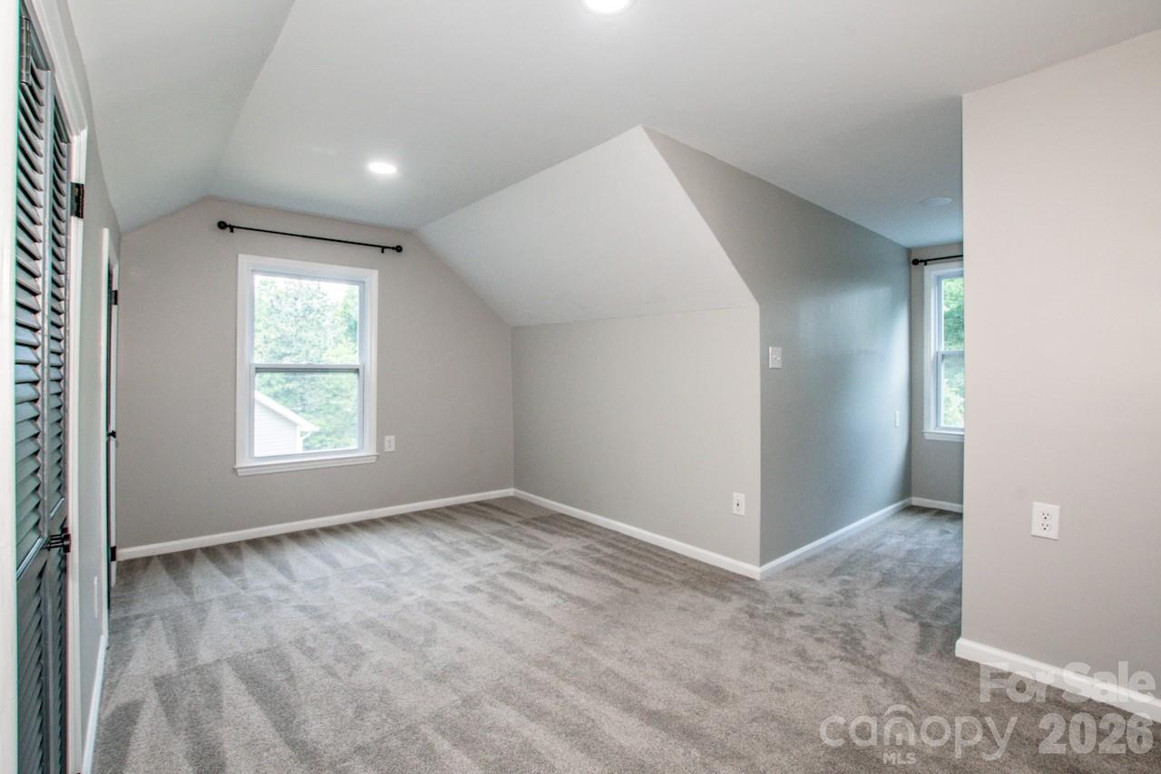 476 Summit Avenue Property Photo 24