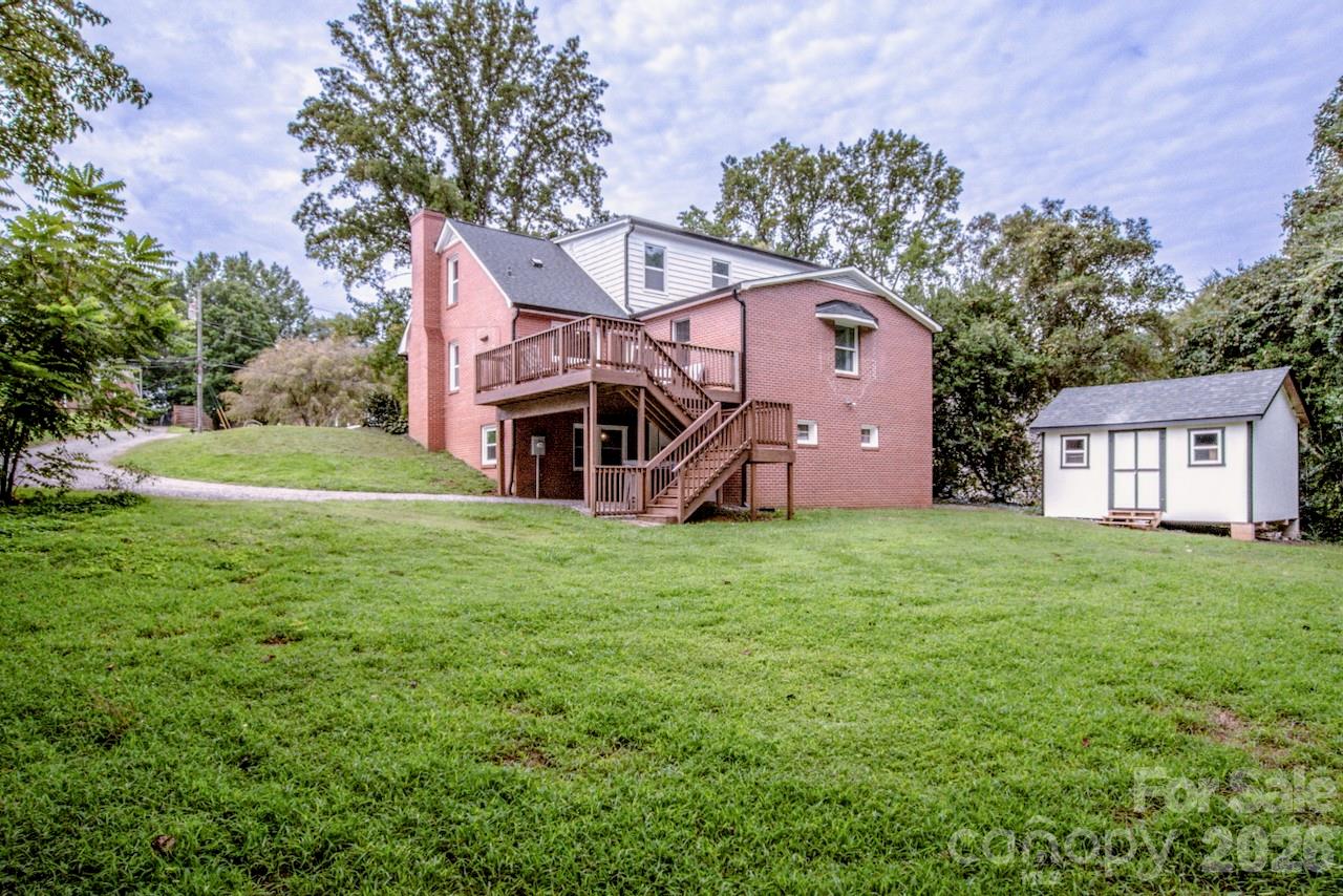 476 Summit Avenue Property Photo 29
