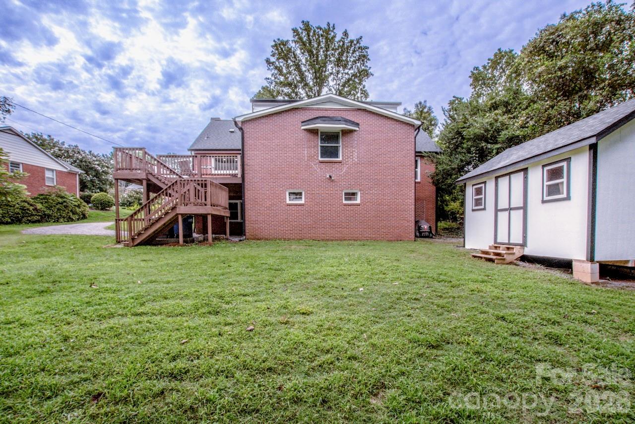 476 Summit Avenue Property Photo 30