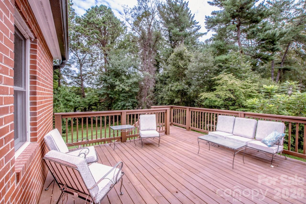 476 Summit Avenue Property Photo 33
