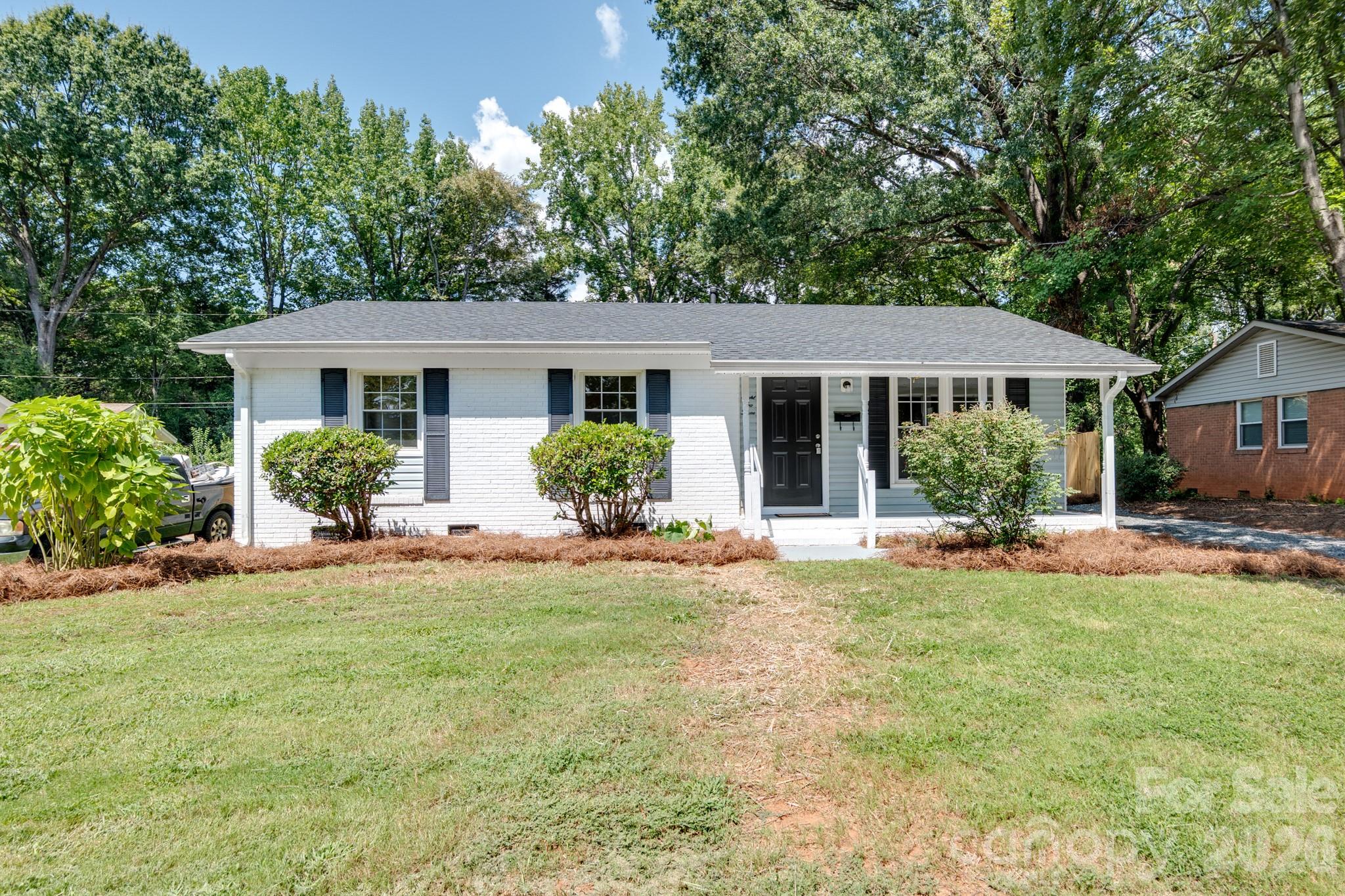 823 Farmcrest Drive Property Photo 1
