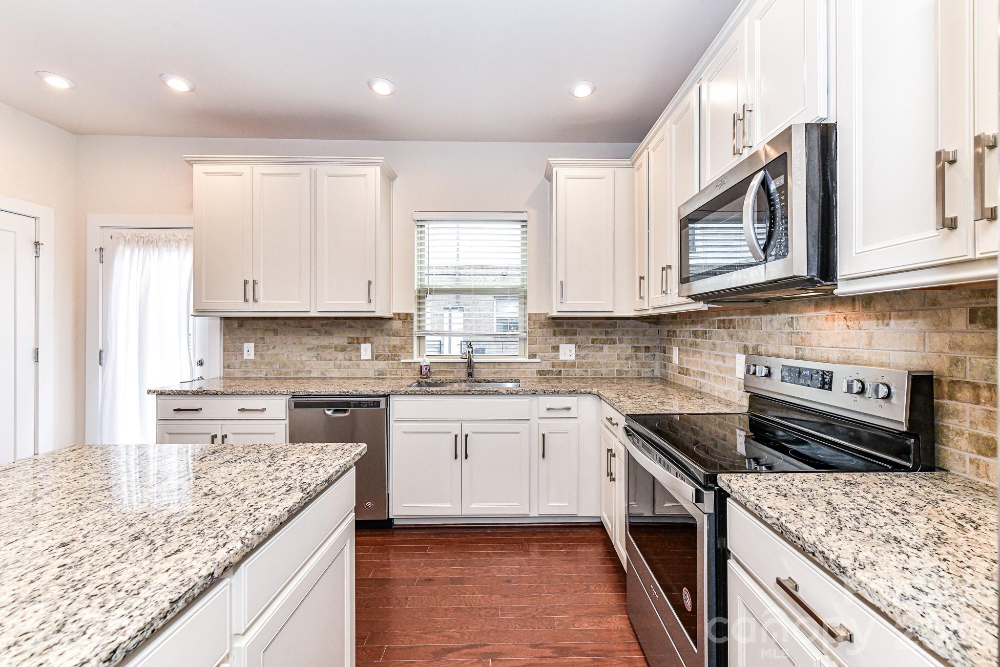 12018 Brooklyn Avenue Property Photo 15