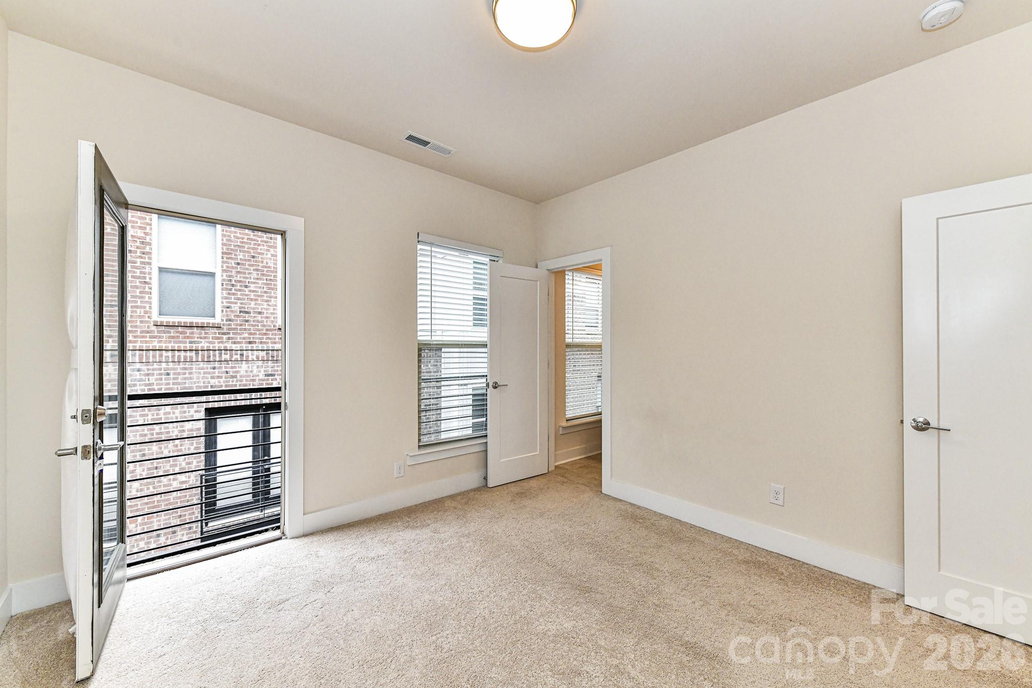 12018 Brooklyn Avenue Property Photo 25