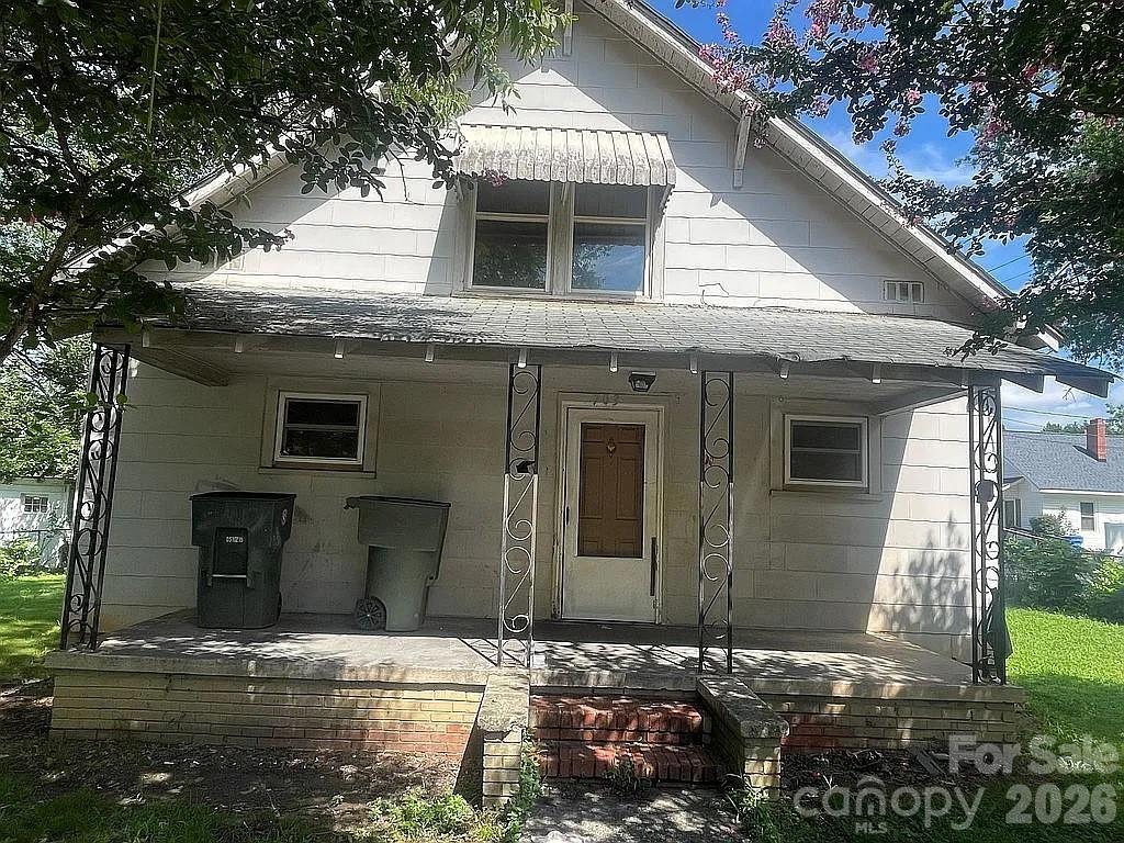 703 Spruce Street Property Photo 1