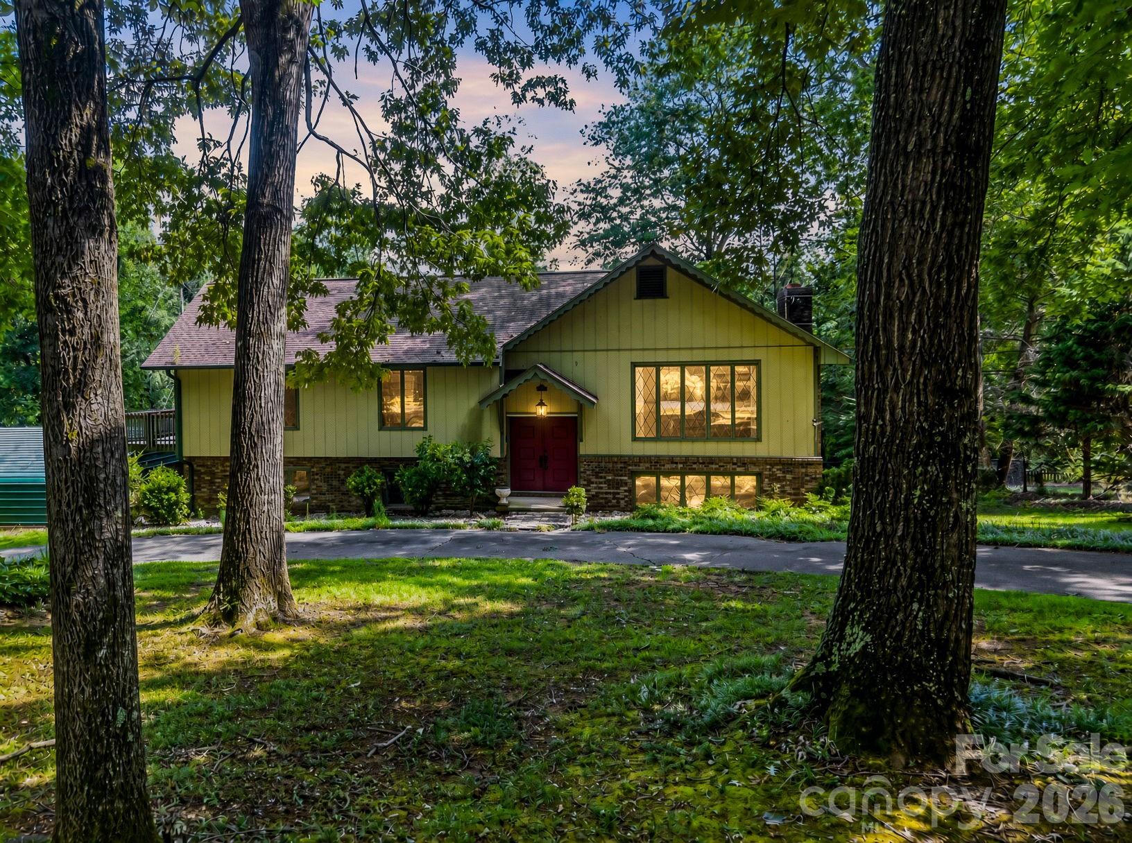 200 Woodland Circle Property Photo 1