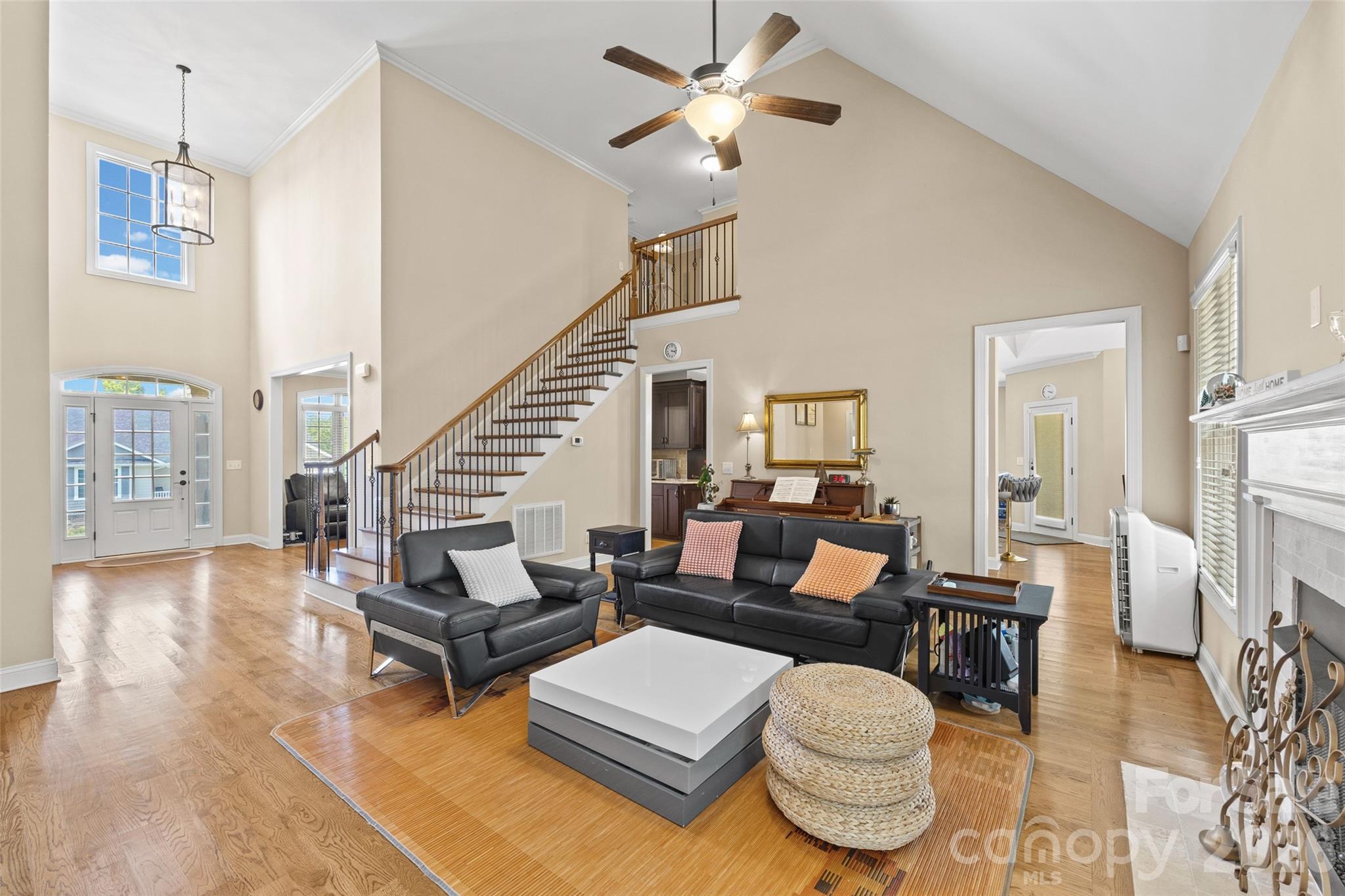 7748 Village Parkway Property Photo 6