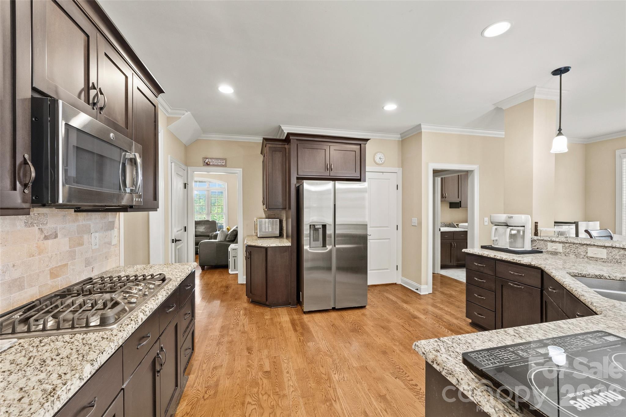 7748 Village Parkway Property Photo 9