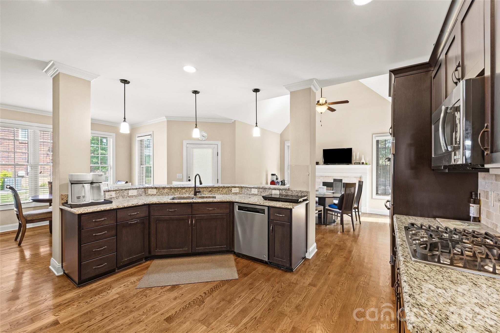 7748 Village Parkway Property Photo 10