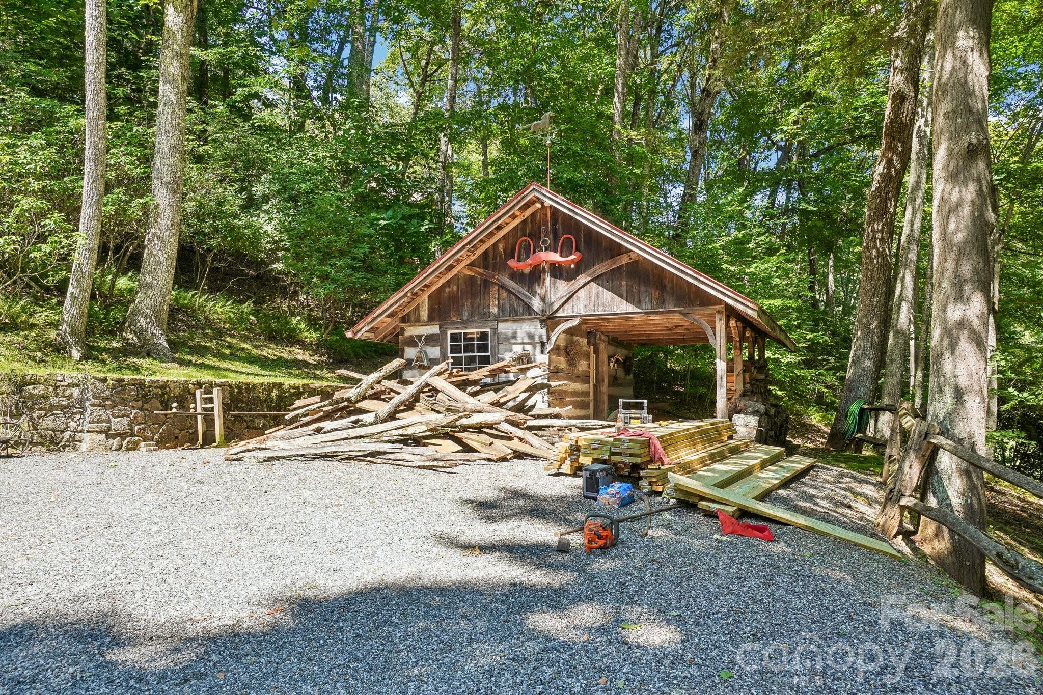311 Wonderly Lane Property Photo 40