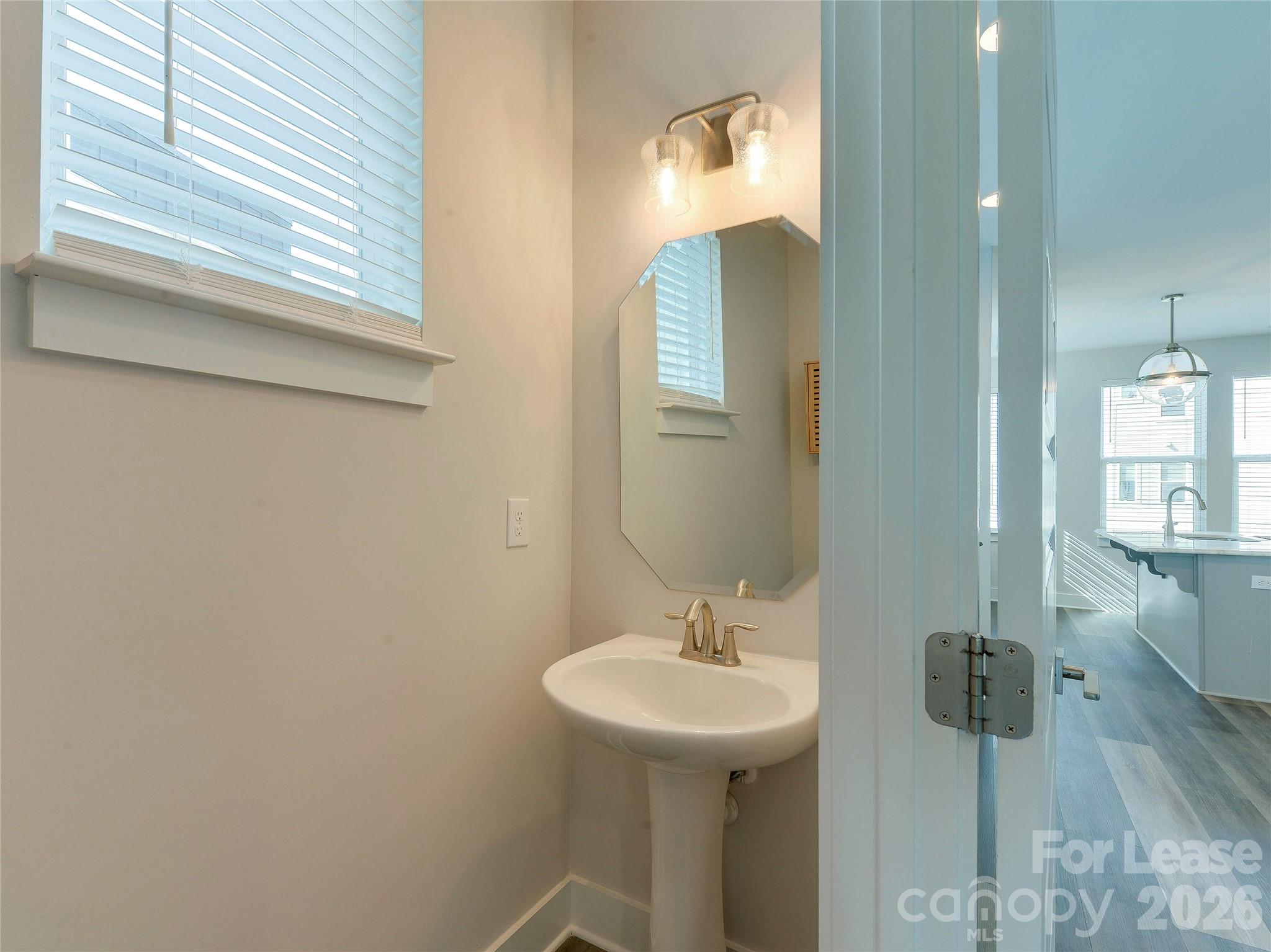 606 W End Drive Property Photo 25