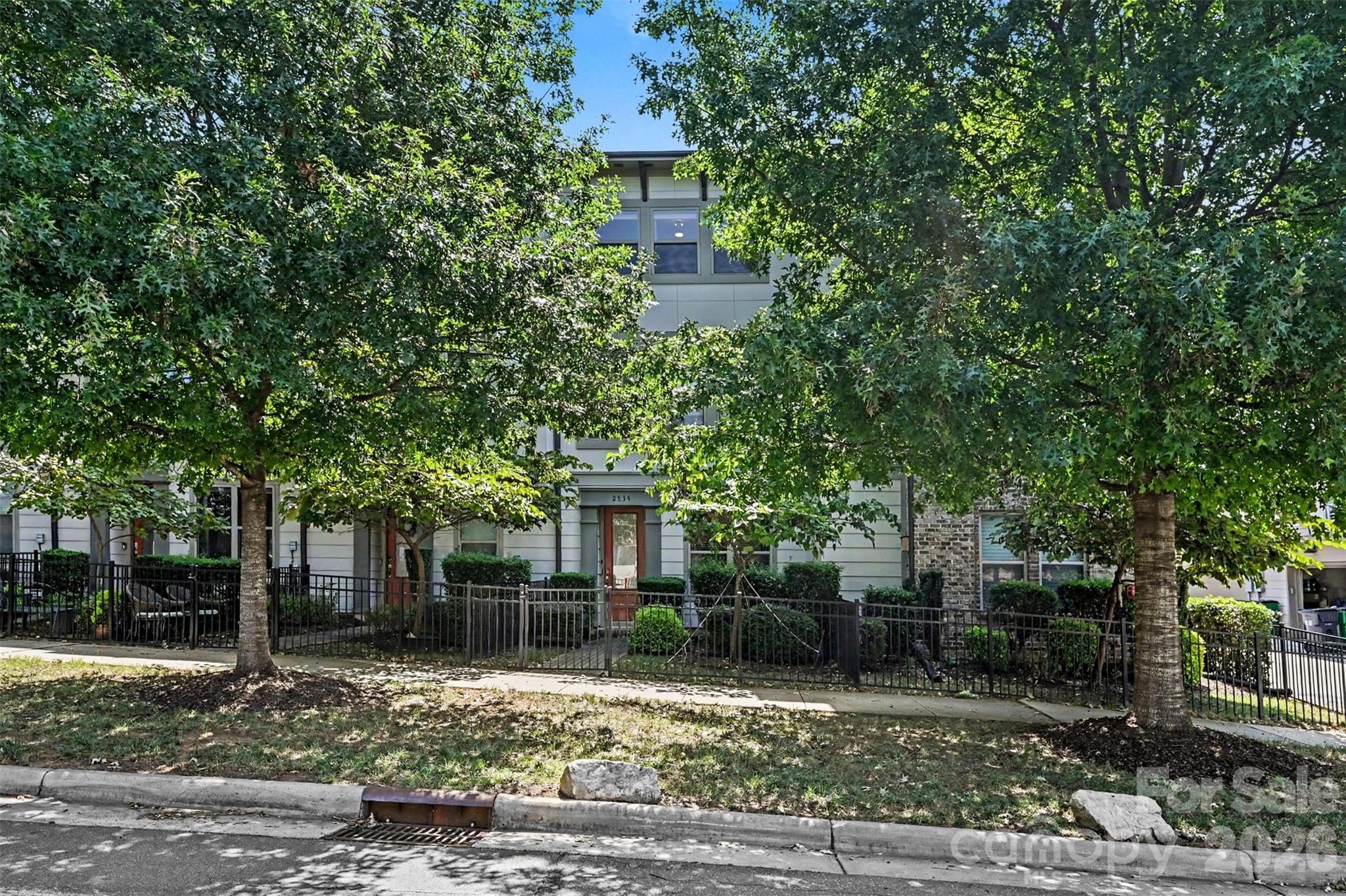 2539 Euclid Avenue Property Photo 2