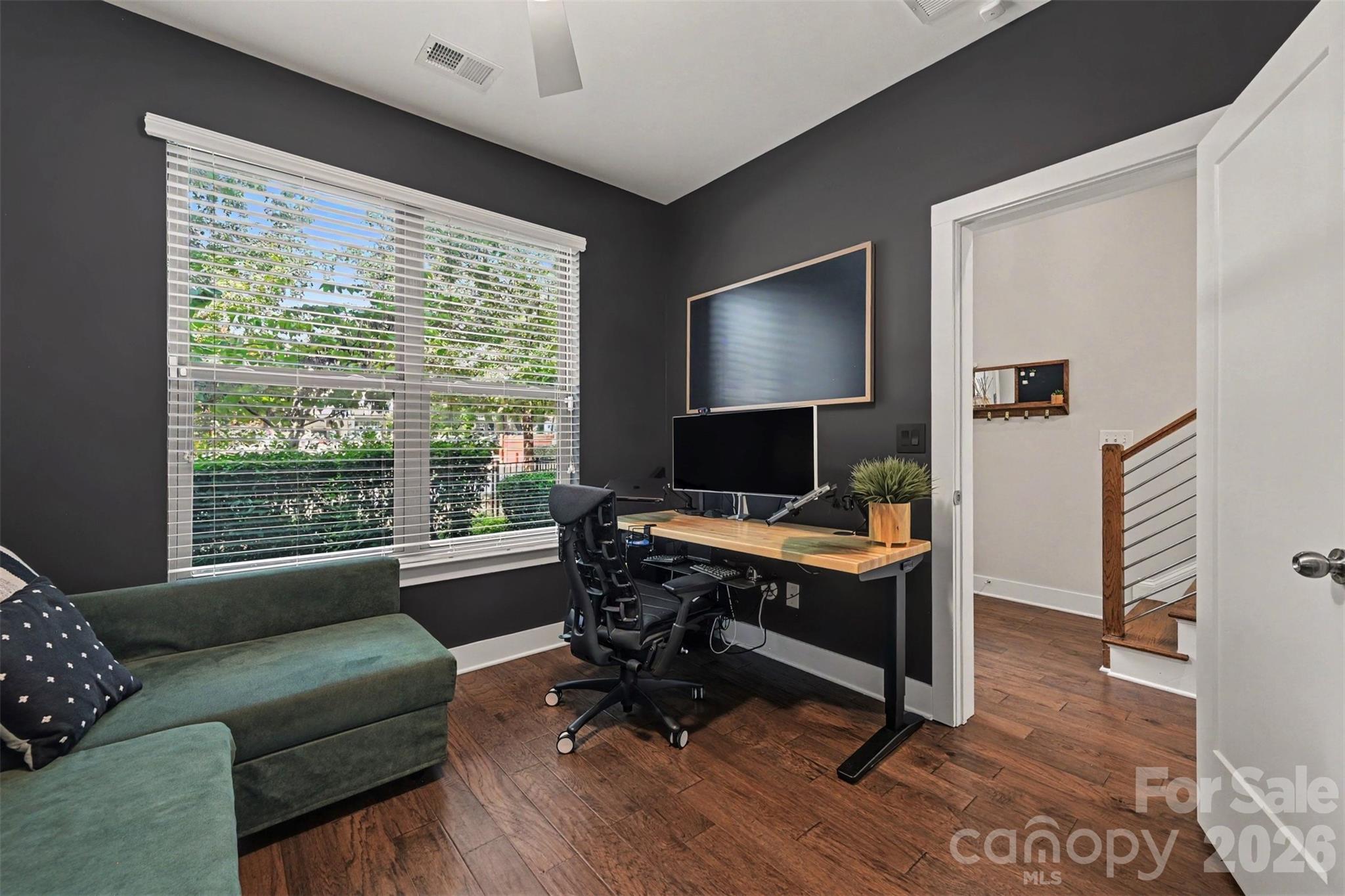 2539 Euclid Avenue Property Photo 6