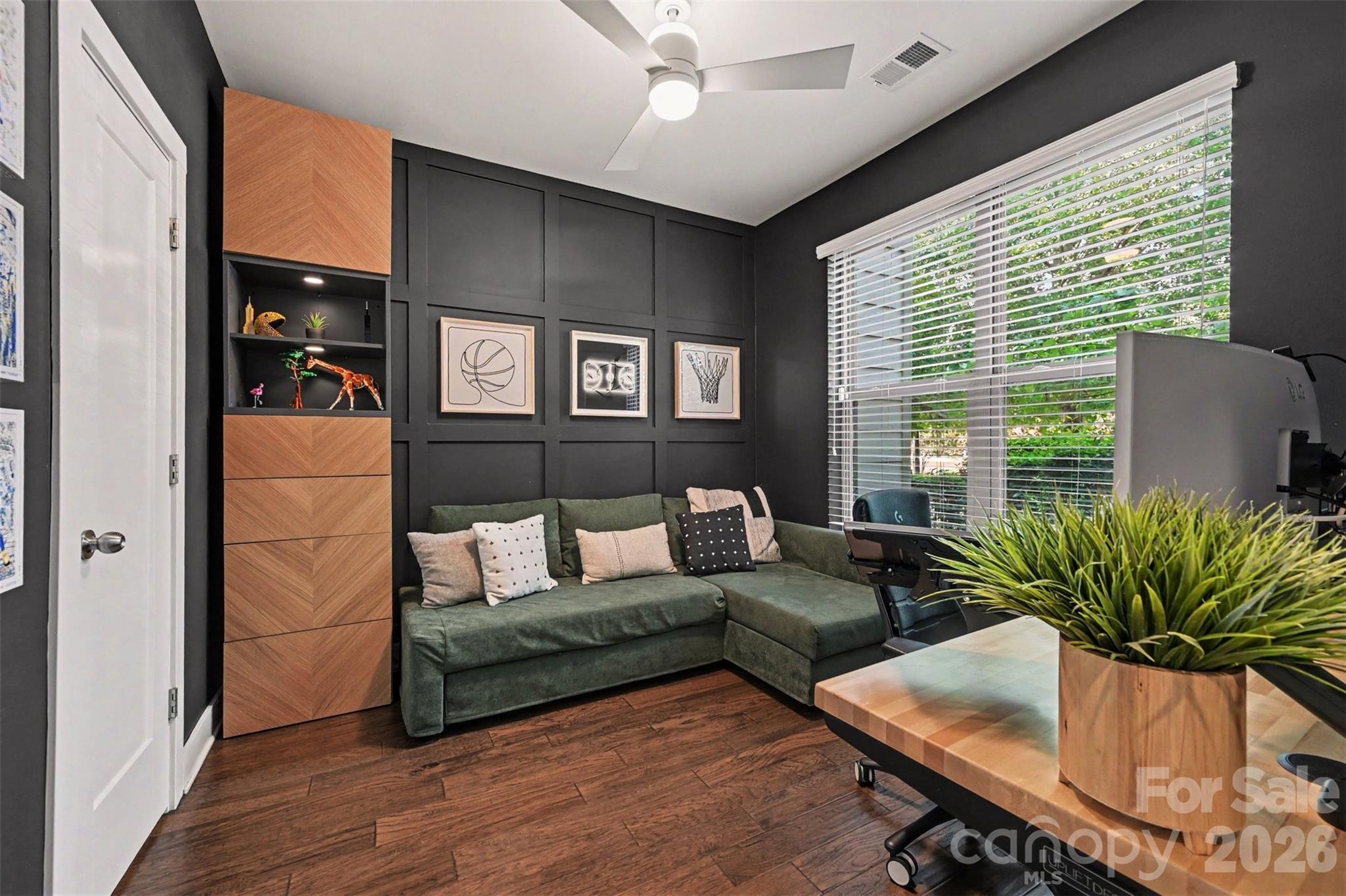 2539 Euclid Avenue Property Photo 7