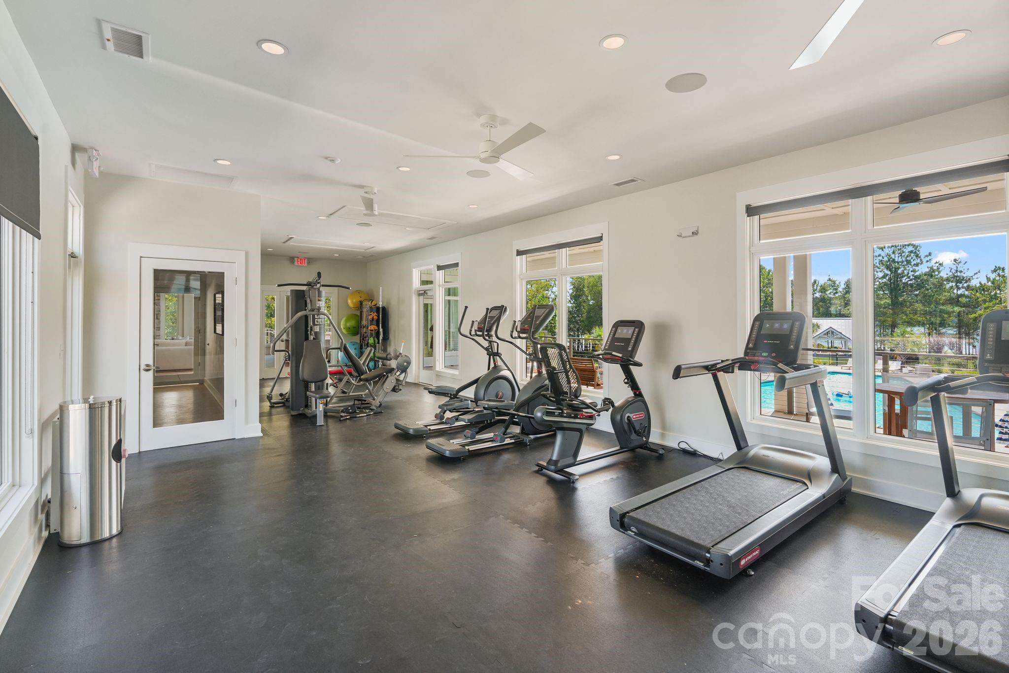4531 Splash Trail Property Photo 40