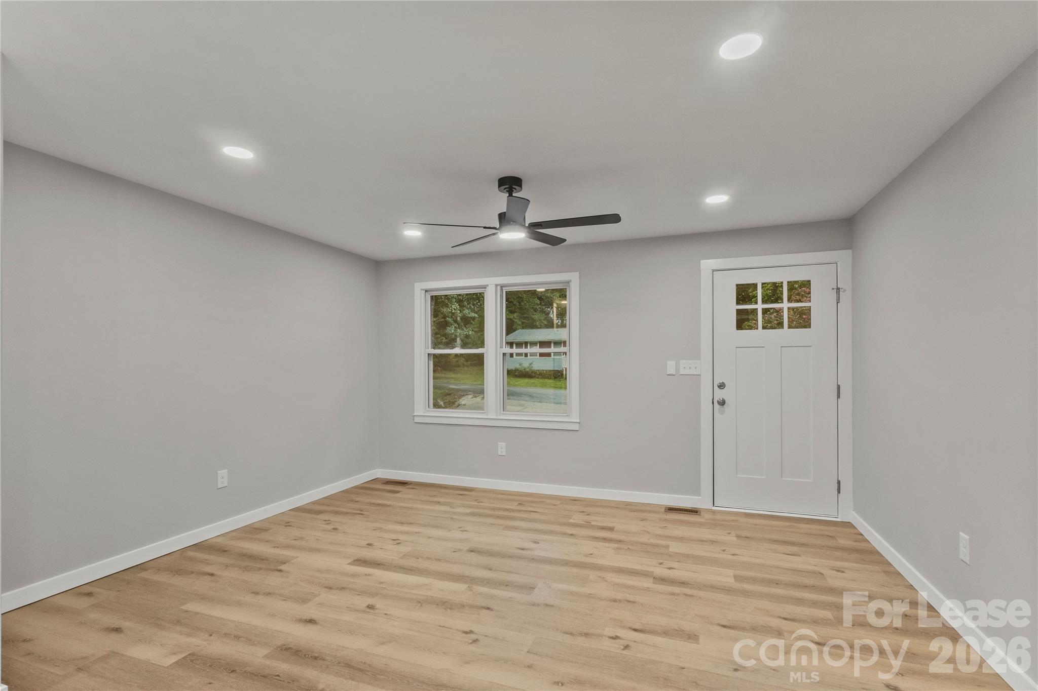 562 Barrington Place Property Photo 7