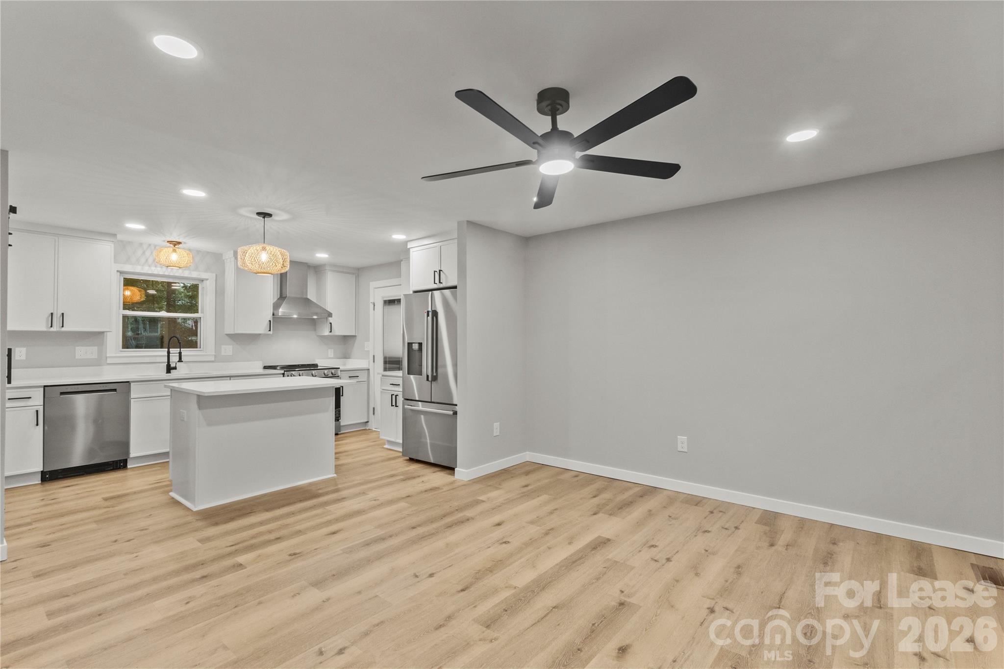 562 Barrington Place Property Photo 8