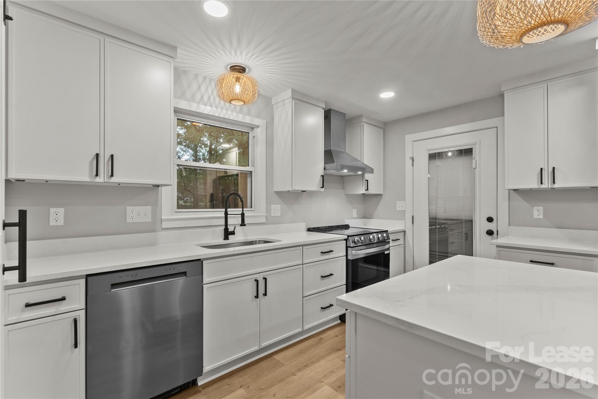 562 Barrington Place Property Photo 11