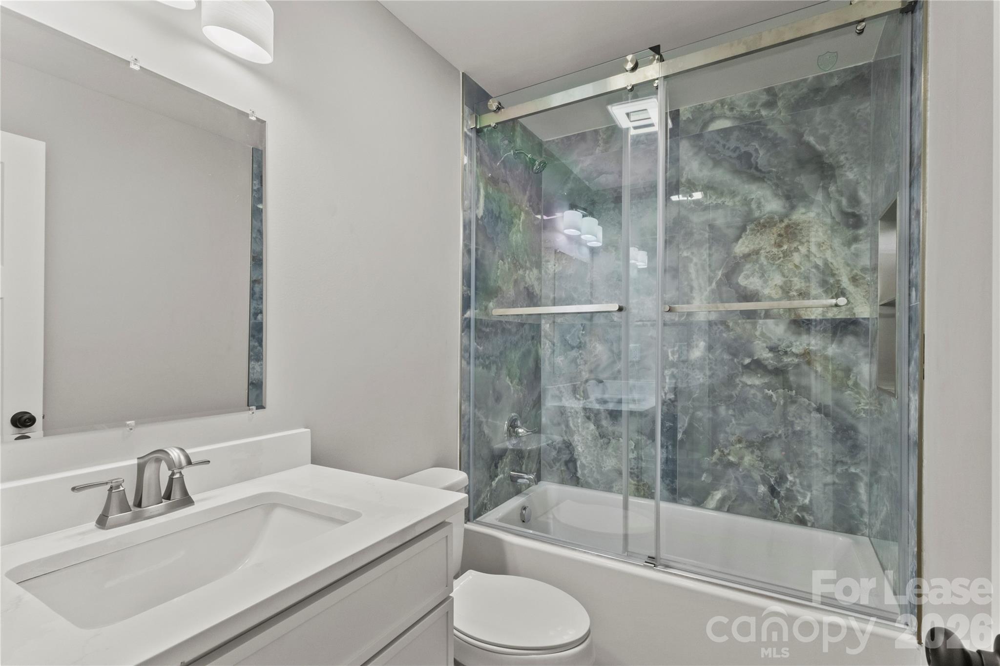 562 Barrington Place Property Photo 13