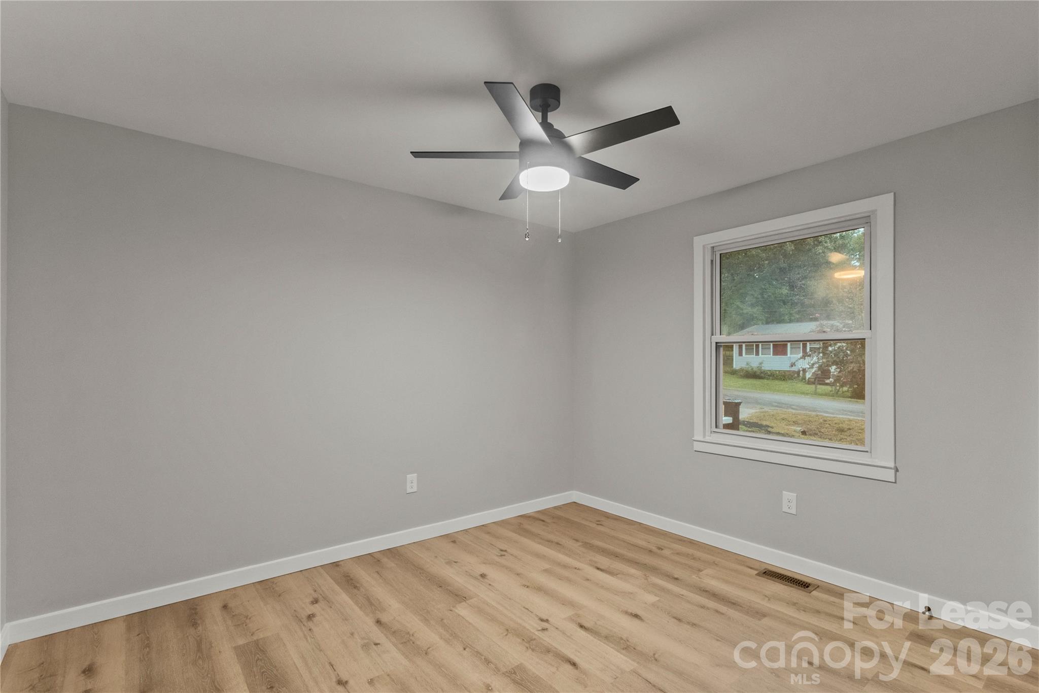 562 Barrington Place Property Photo 14