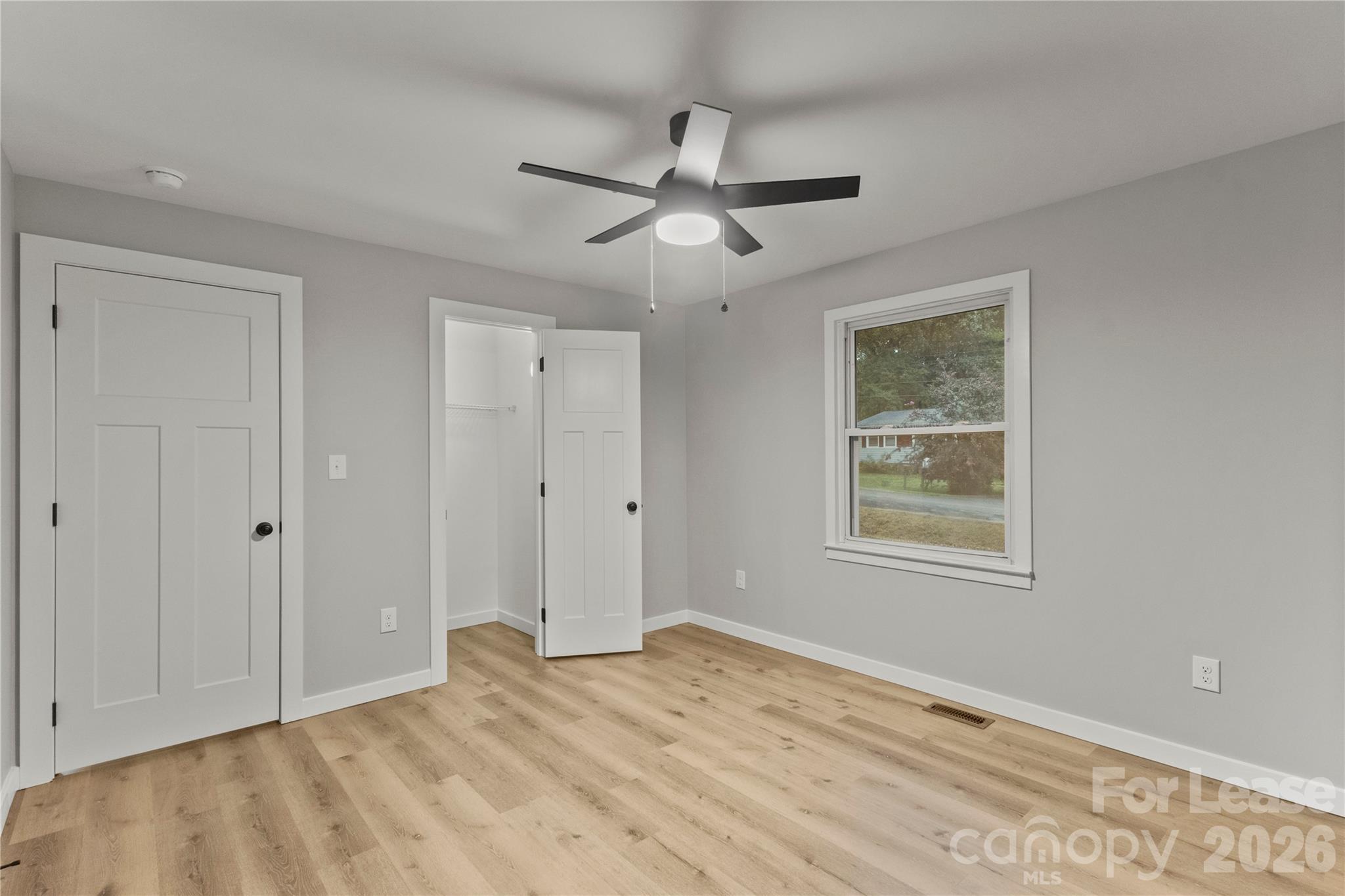 562 Barrington Place Property Photo 17
