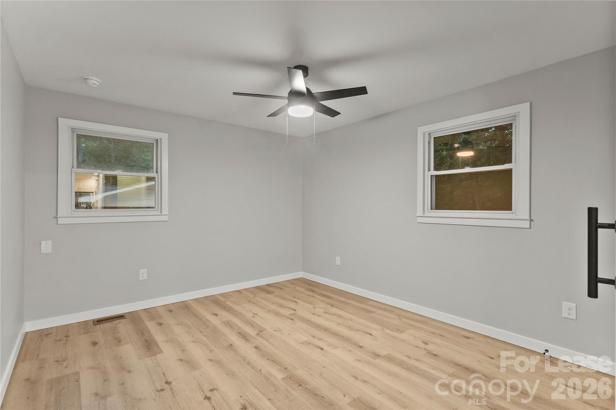 562 Barrington Place Property Photo 18