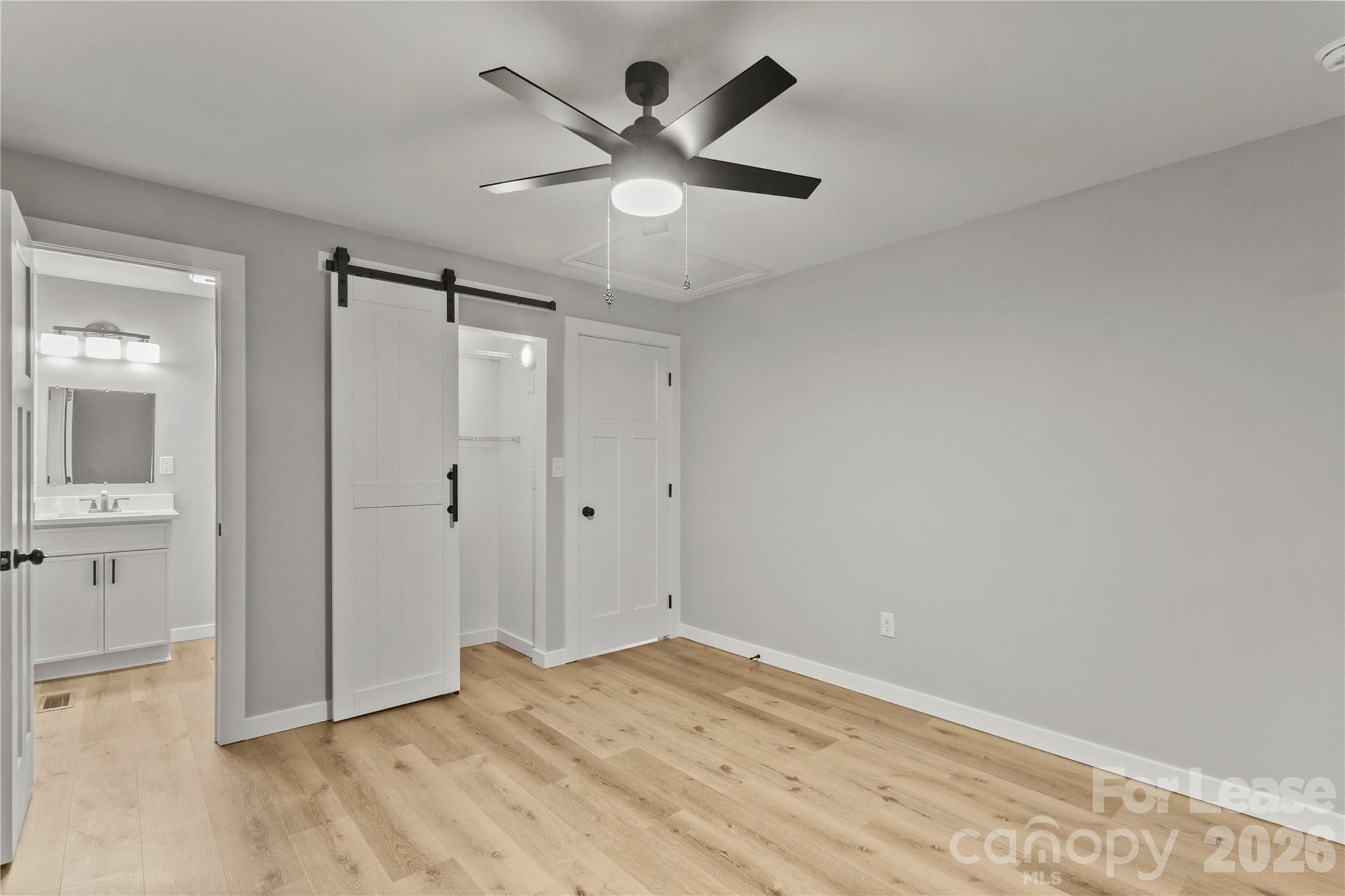 562 Barrington Place Property Photo 19